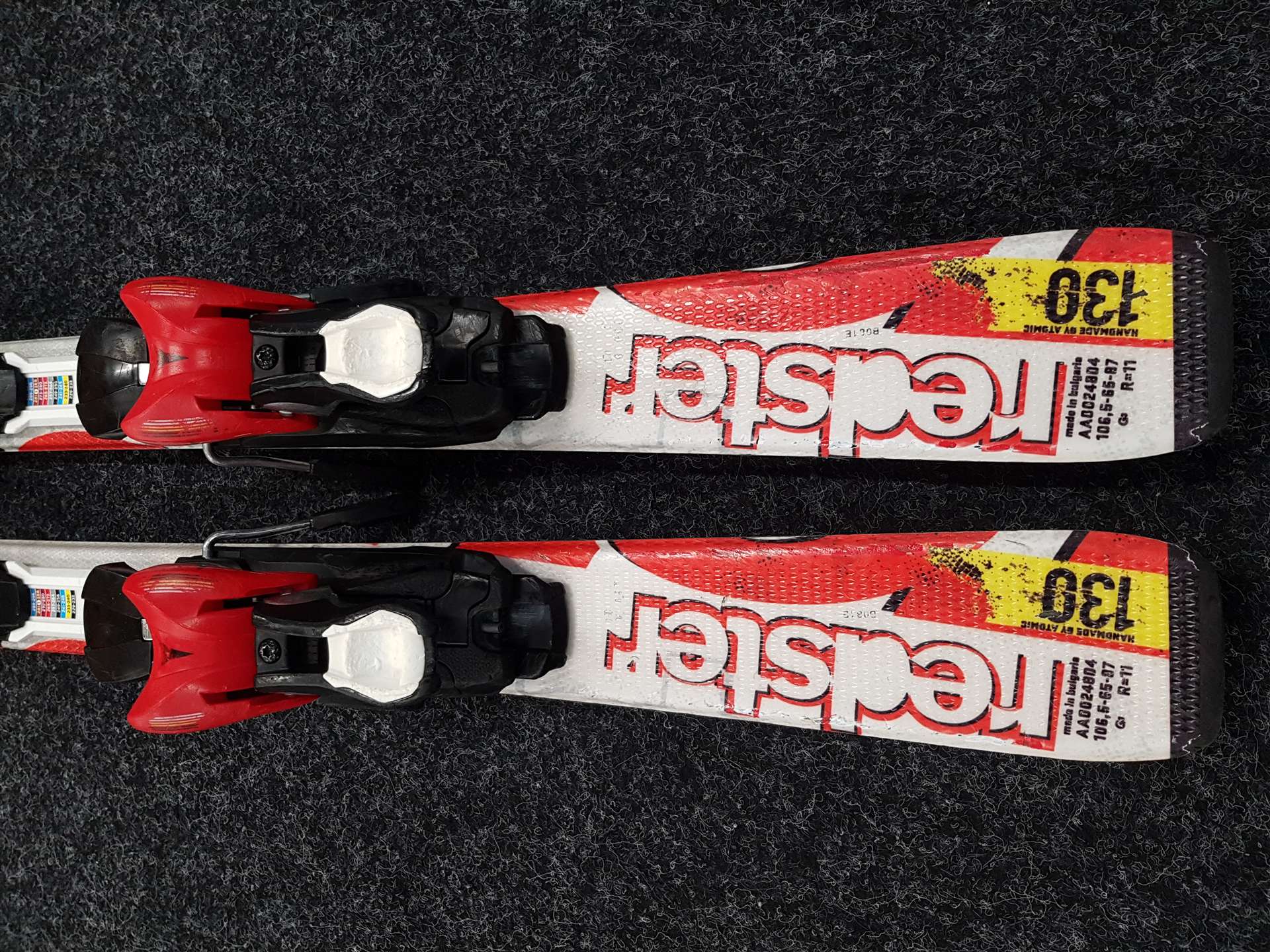 Esquís infantiles usados ATOMIC Redster + fijaciones Atomic 7.5