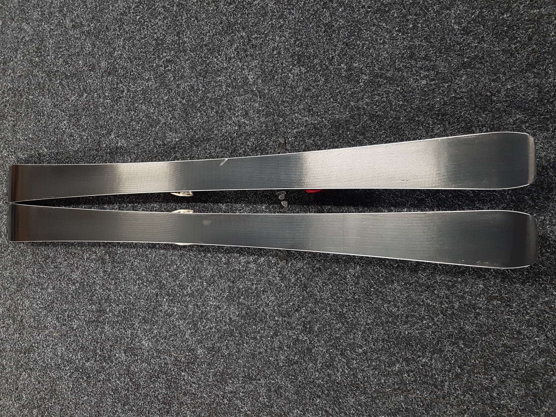 Esquís infantiles usados ATOMIC Redster + fijaciones Atomic 7.5