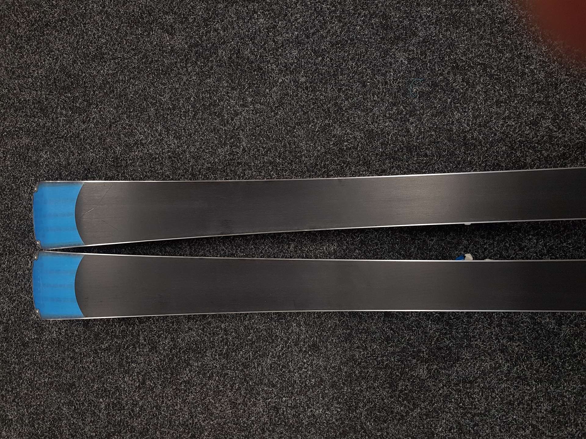 Bazárové  lyže  ROSSIGNOL Pursuit P500 LTD Carbon