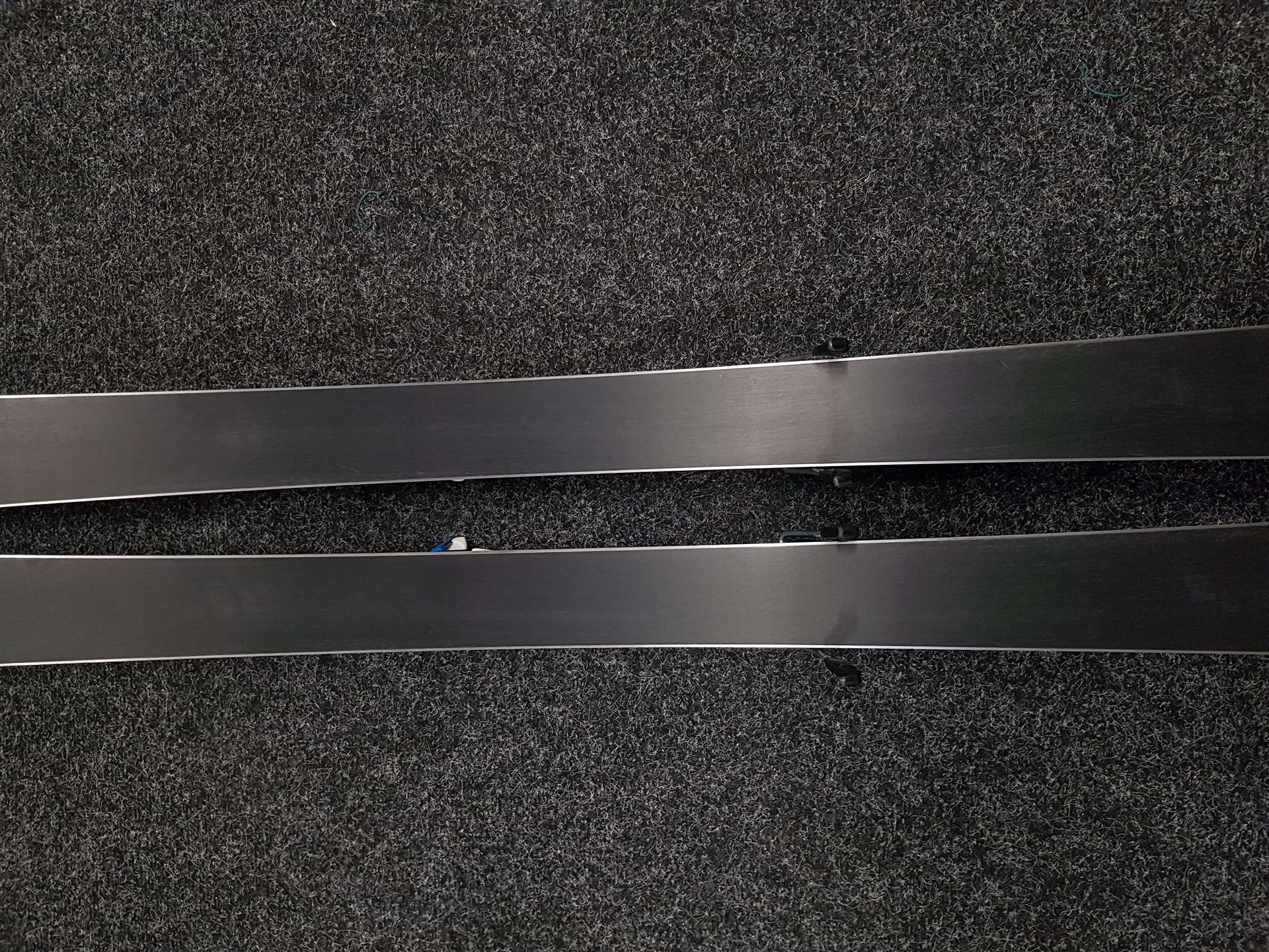 Bazárové  lyže  ROSSIGNOL Pursuit P500 LTD Carbon