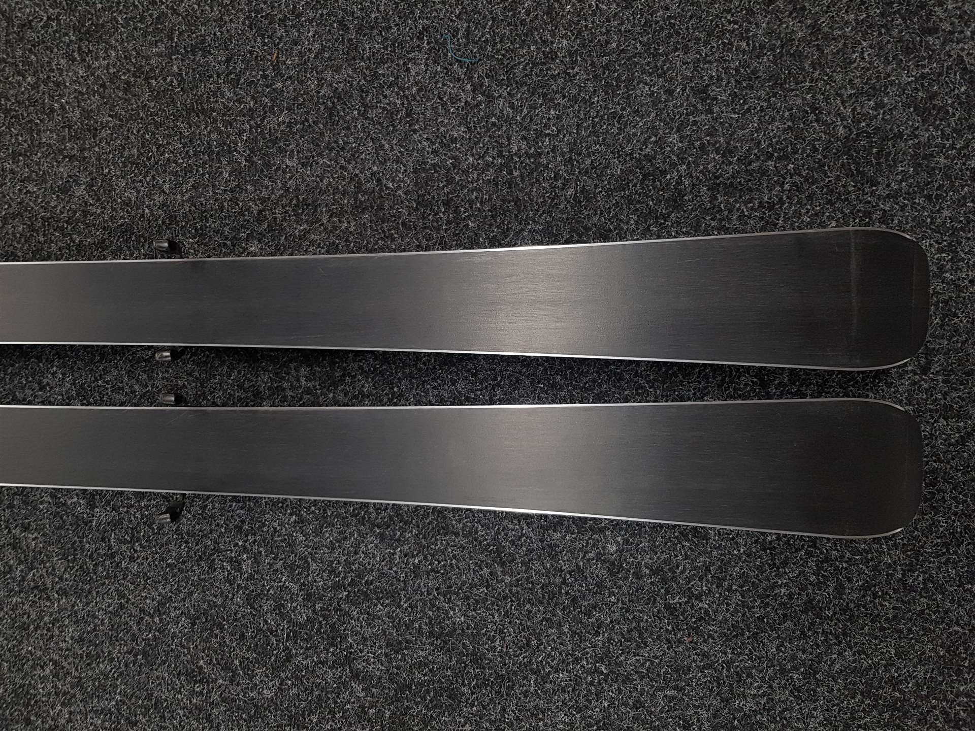 Bazárové  lyže  ROSSIGNOL Pursuit P500 LTD Carbon
