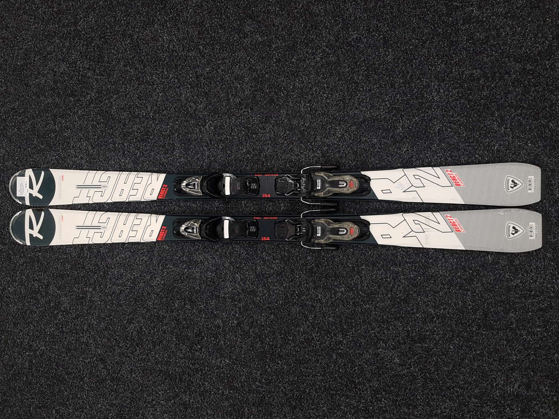 Skis ROSSIGNOL React 2 Carbon d'occasion + fixations Look Xpress 10