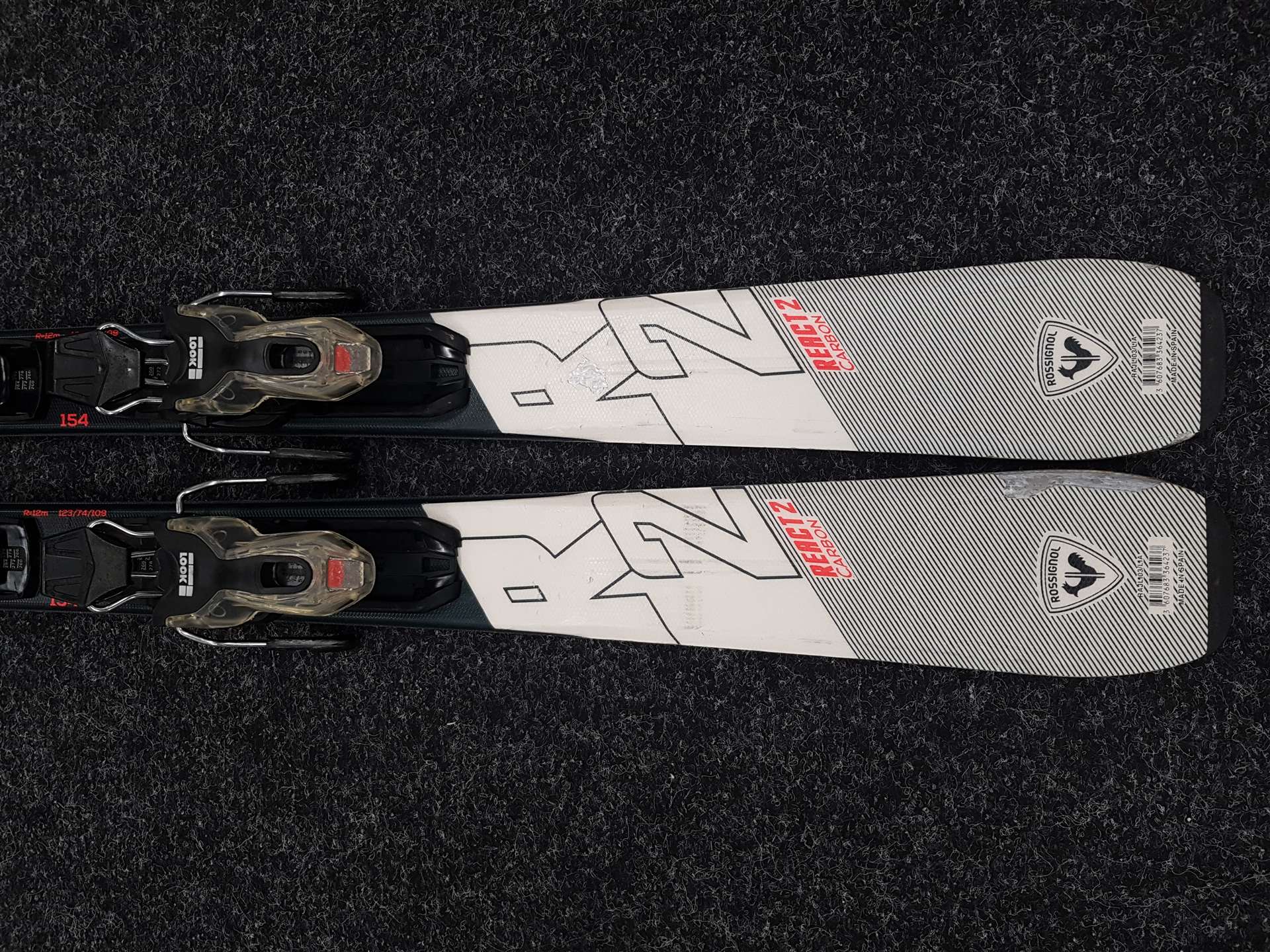 Skis ROSSIGNOL React 2 Carbon d'occasion + fixations Look Xpress 10