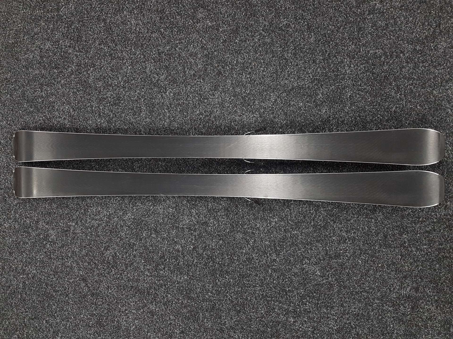 Skis ROSSIGNOL React 2 Carbon d'occasion + fixations Look Xpress 10