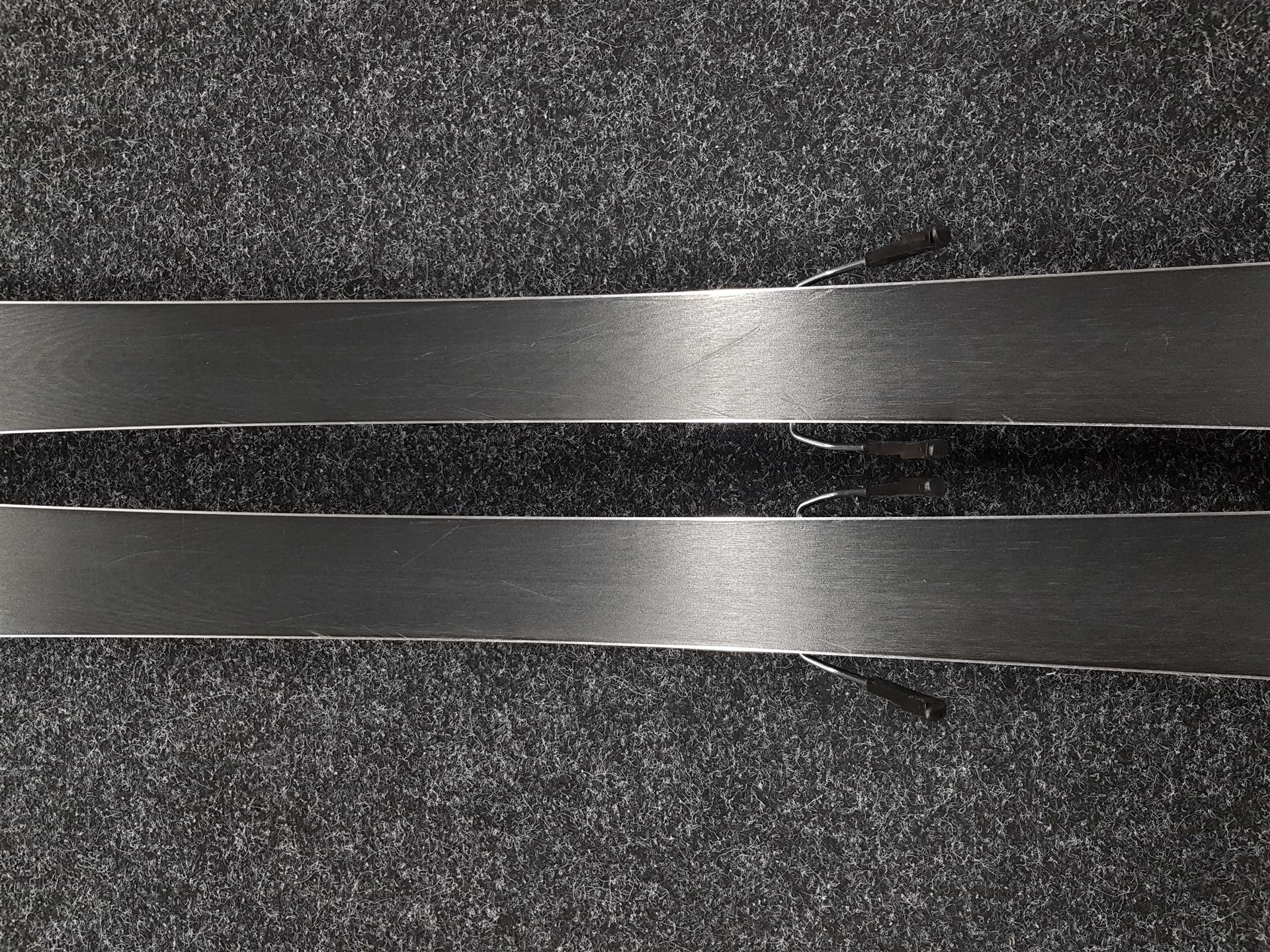 Skis ROSSIGNOL React 2 Carbon d'occasion + fixations Look Xpress 10