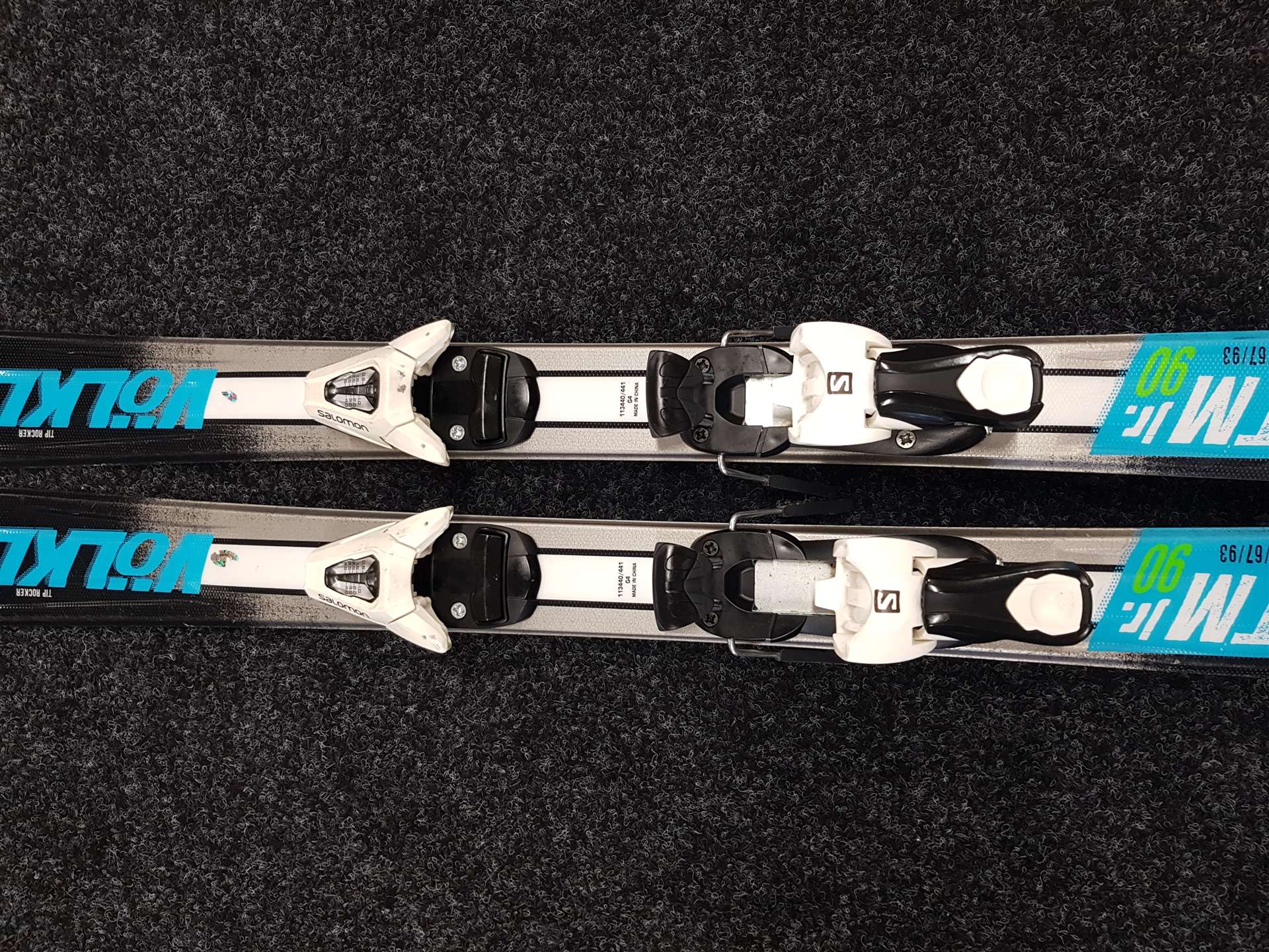 Gebrauchte Kinderski VÖLKL RTM JR 90 + Salomon C5 Bindungen