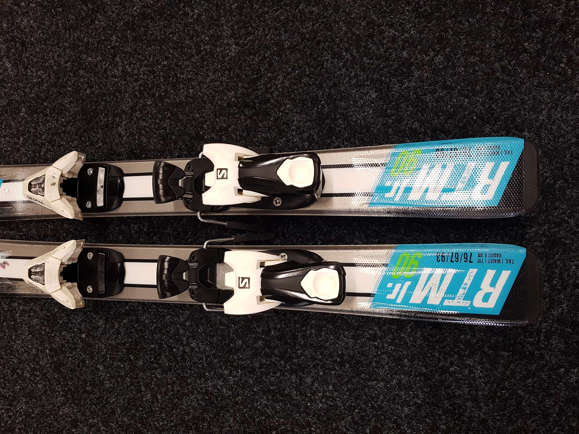 Gebrauchte Kinderski VÖLKL RTM JR 90 + Salomon C5 Bindungen