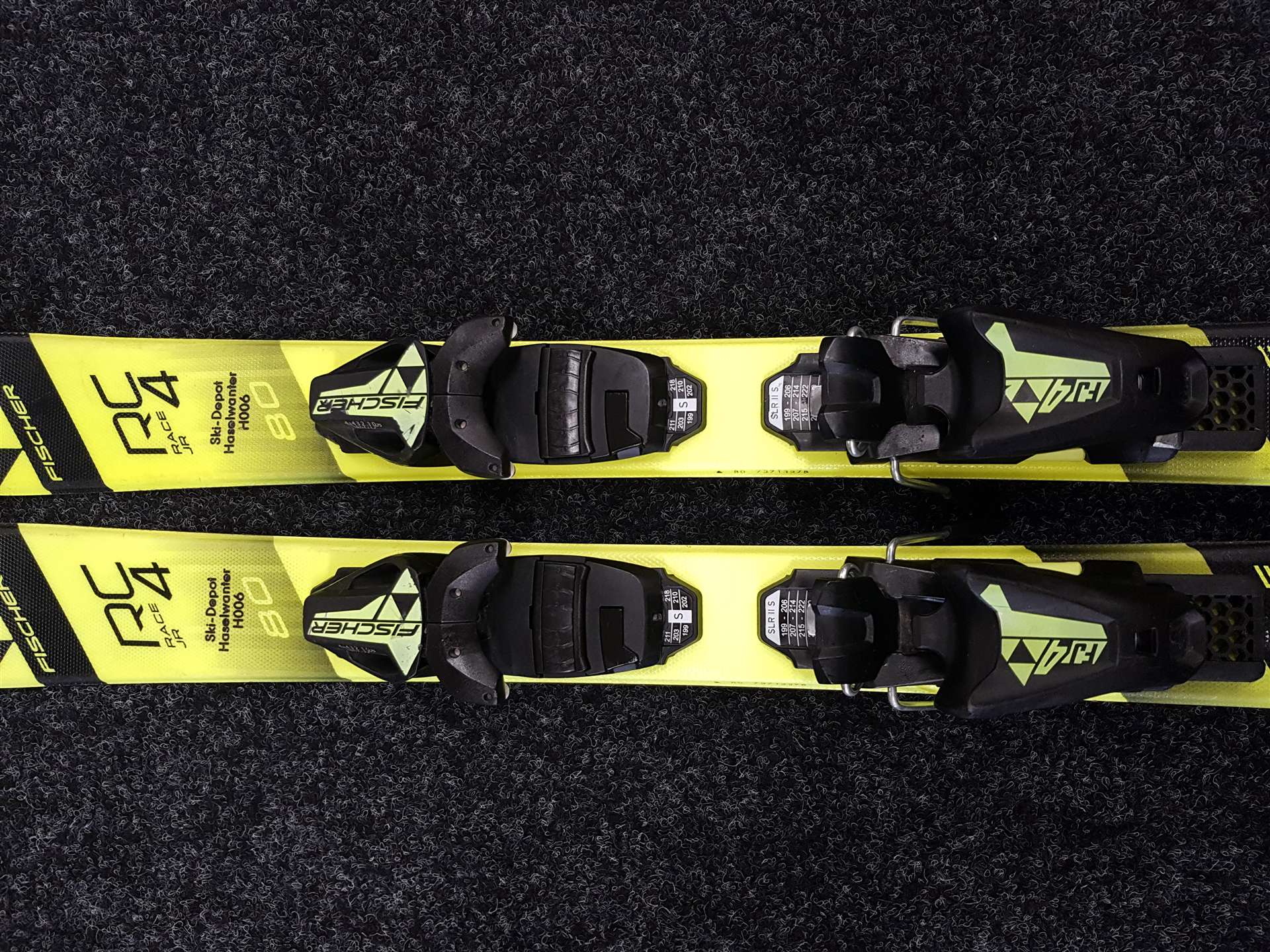 Rabljene dječje skije FISCHER RC 4 Race JR + vezovi Fischer FJ 4