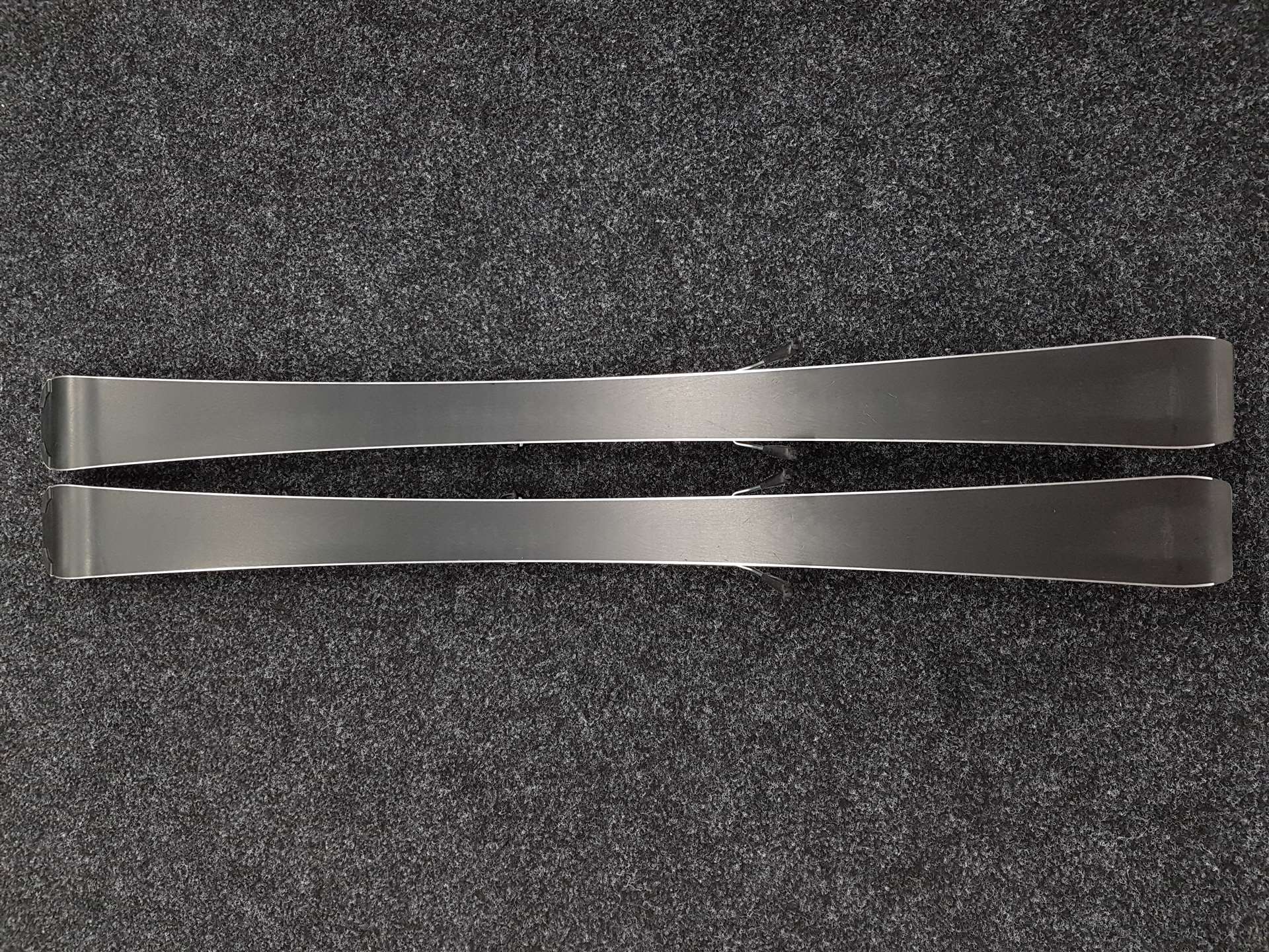 Gebrauchte HEAD Super Shape Skier + Head JRS 7.5 CA Bindungen