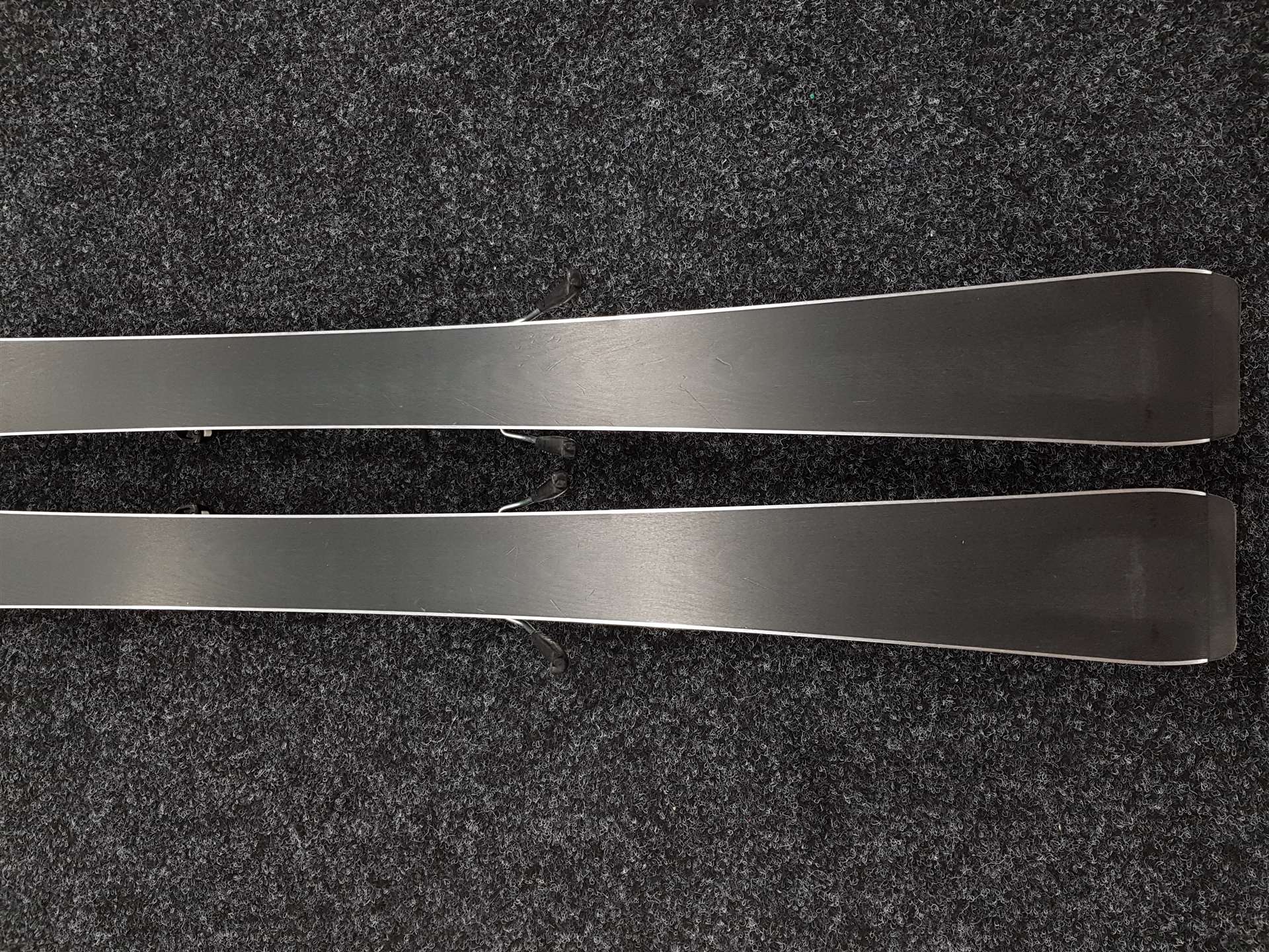Gebrauchte HEAD Super Shape Skier + Head JRS 7.5 CA Bindungen