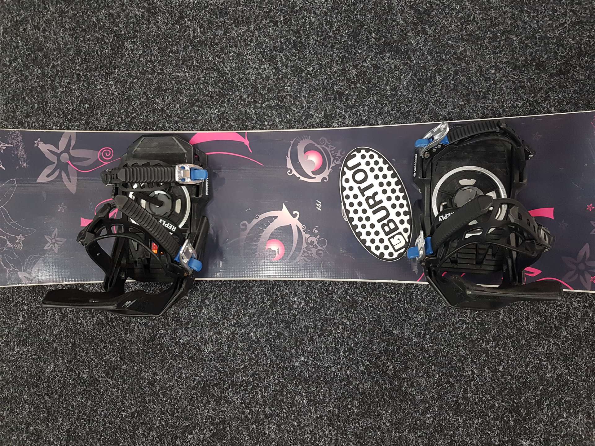 Použitý snowboard TRANS + vázání Rossignol velikost S/M