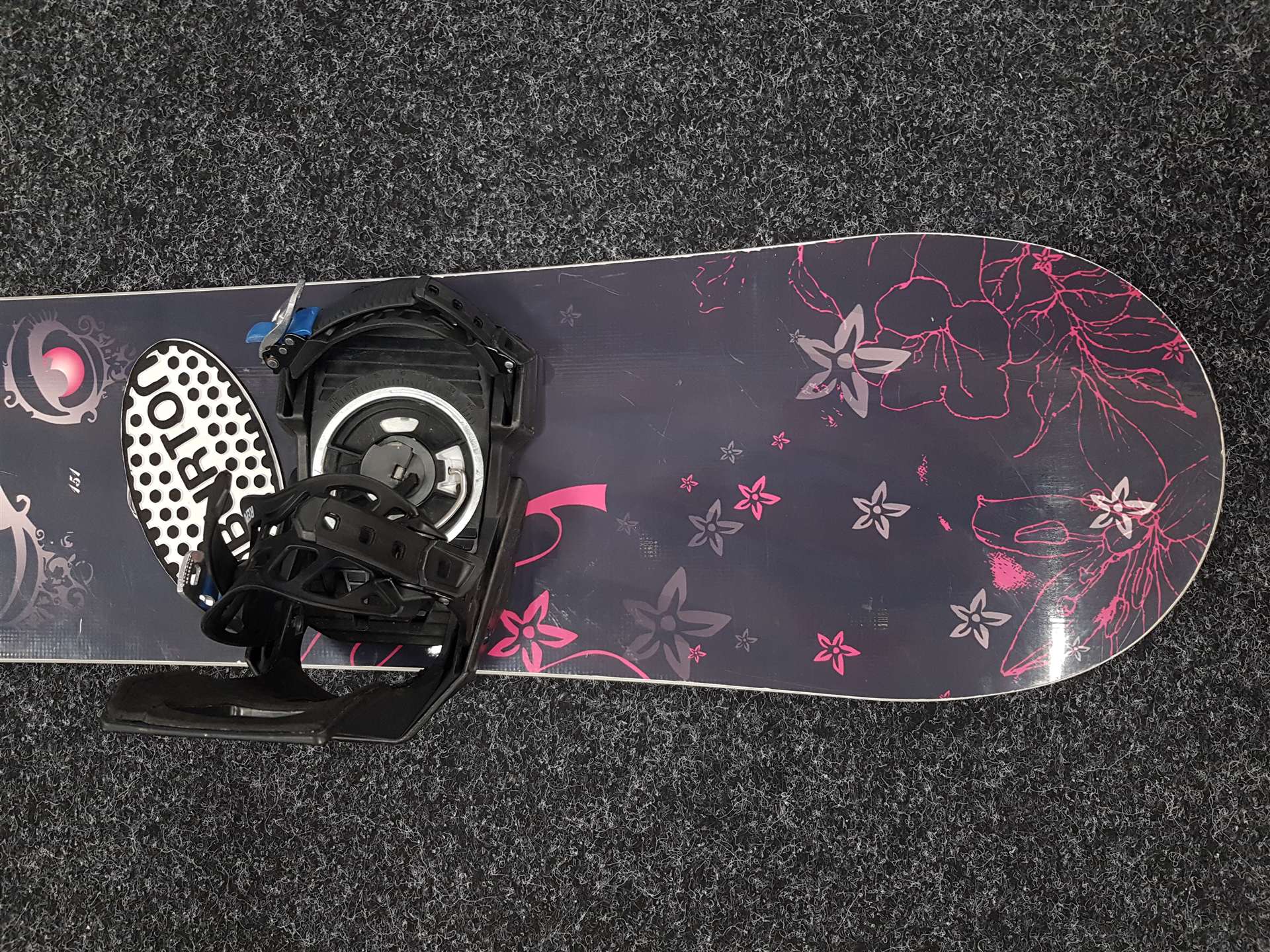 Použitý snowboard TRANS + vázání Rossignol velikost S/M
