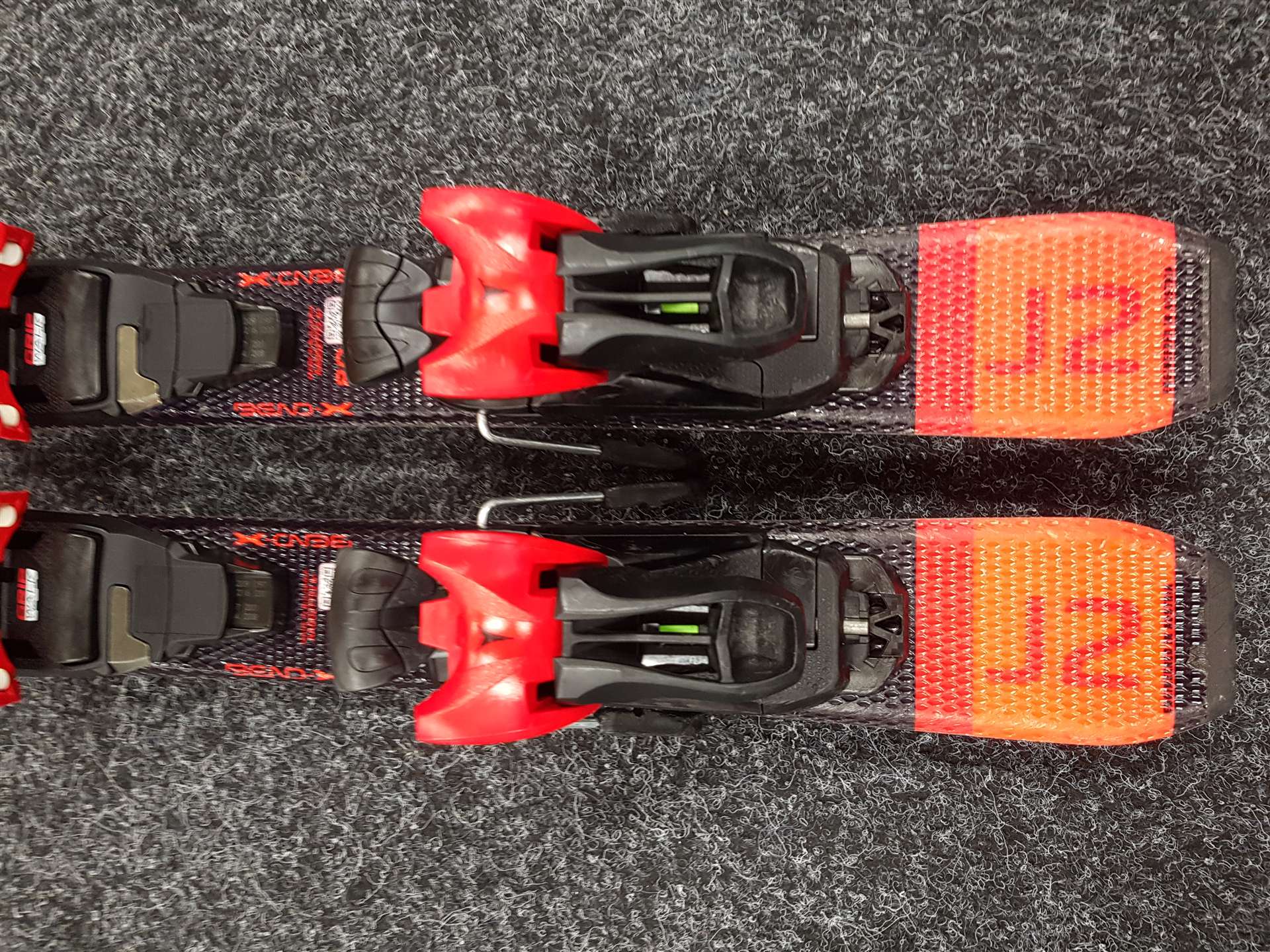 Použité detské lyže ATOMIC REDSTER J2 + viazanie Atomic 4,5