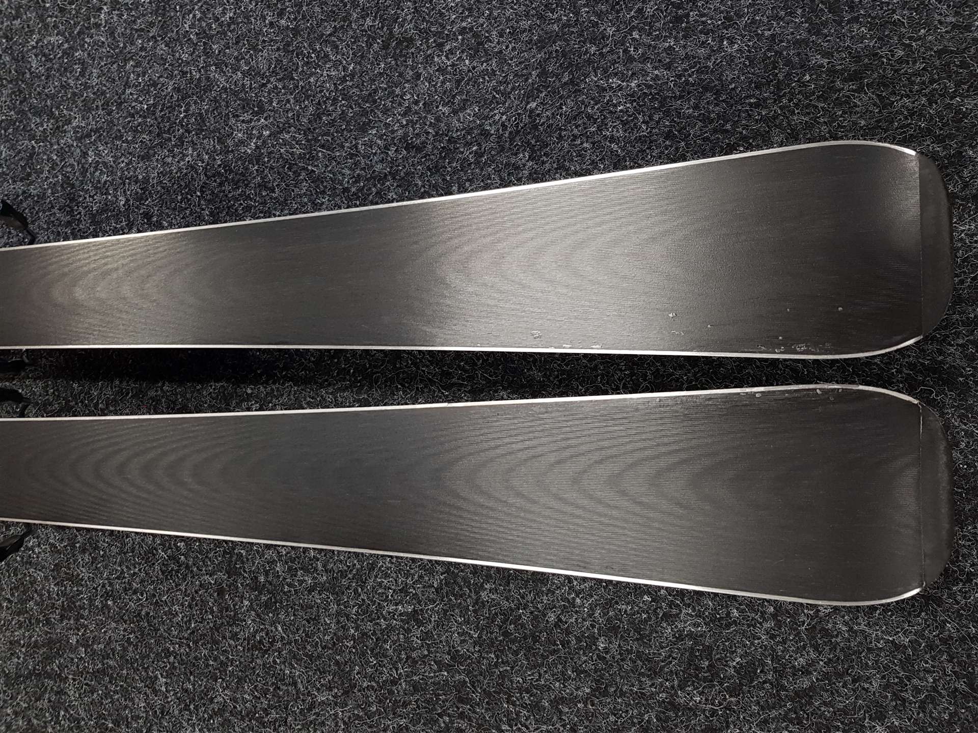 Skis ROSSIGNOL React RS d'occasion + fixations Look Xpress 10