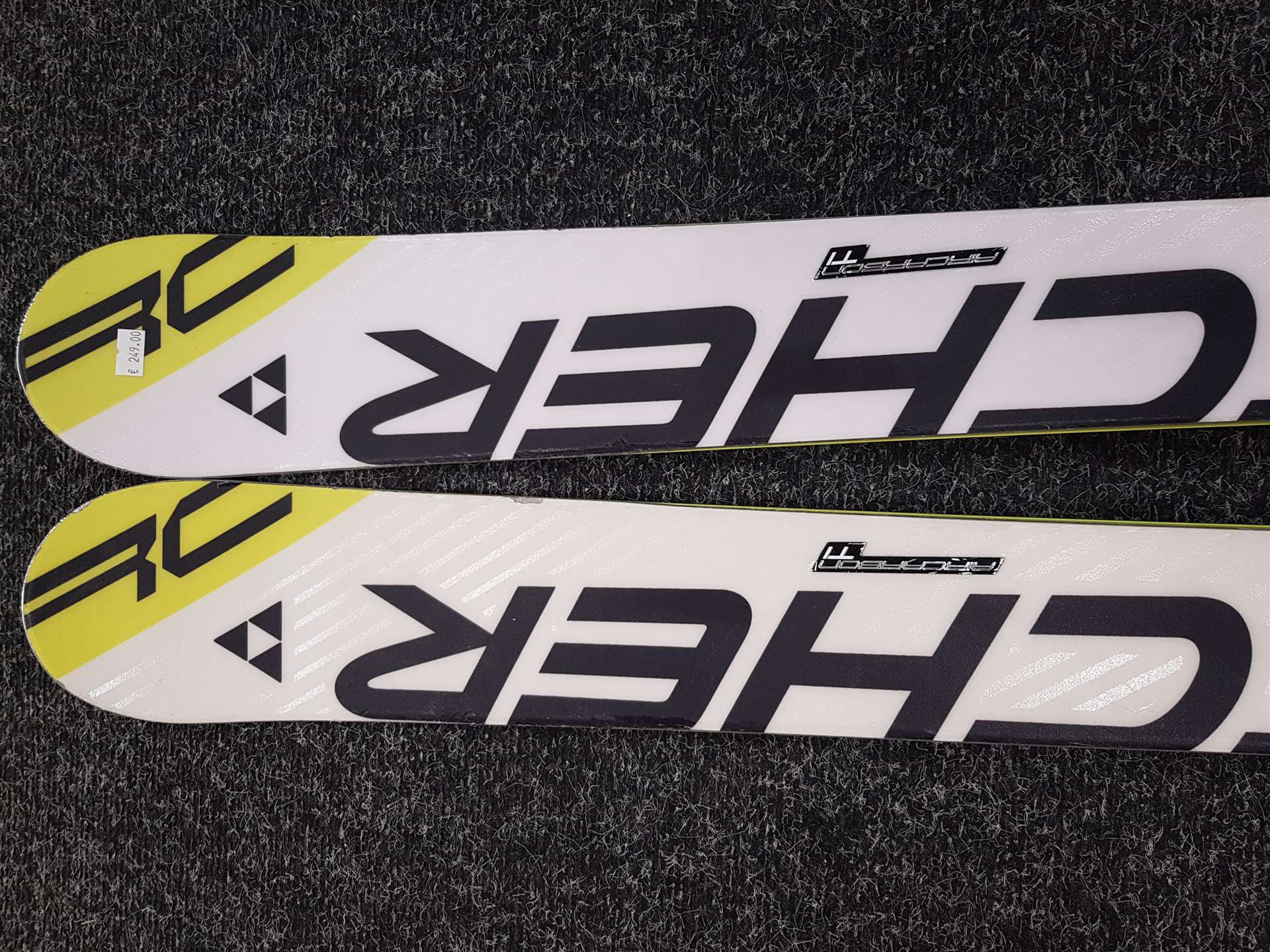 Použité lyže FISCHER RC4