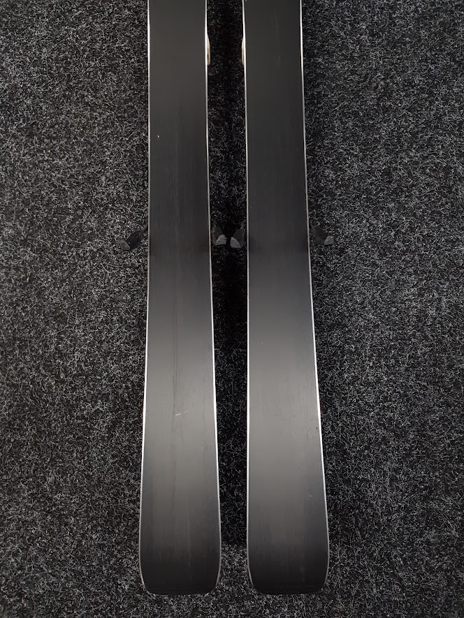 Basar-Ski der Atomic ETL SERIES