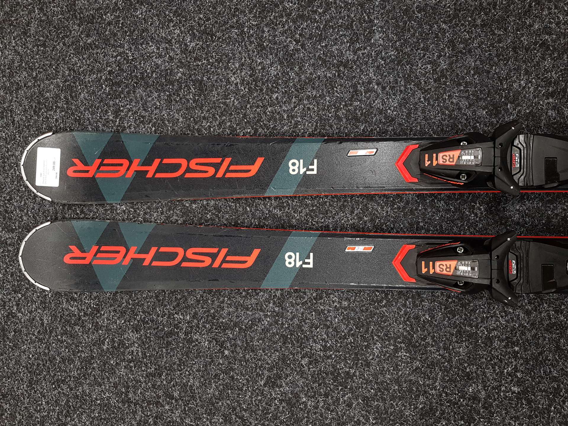 Gebrauchte FISCHER RC One F18 Ski + Fischer RS 11 Bindungen