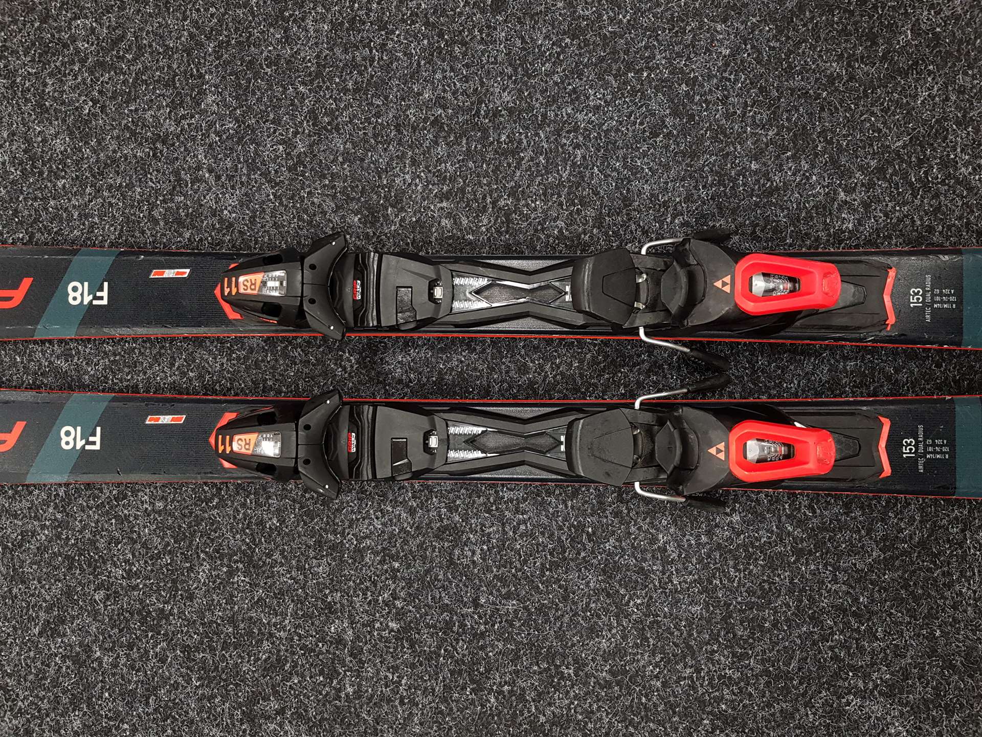 Gebrauchte FISCHER RC One F18 Ski + Fischer RS 11 Bindungen