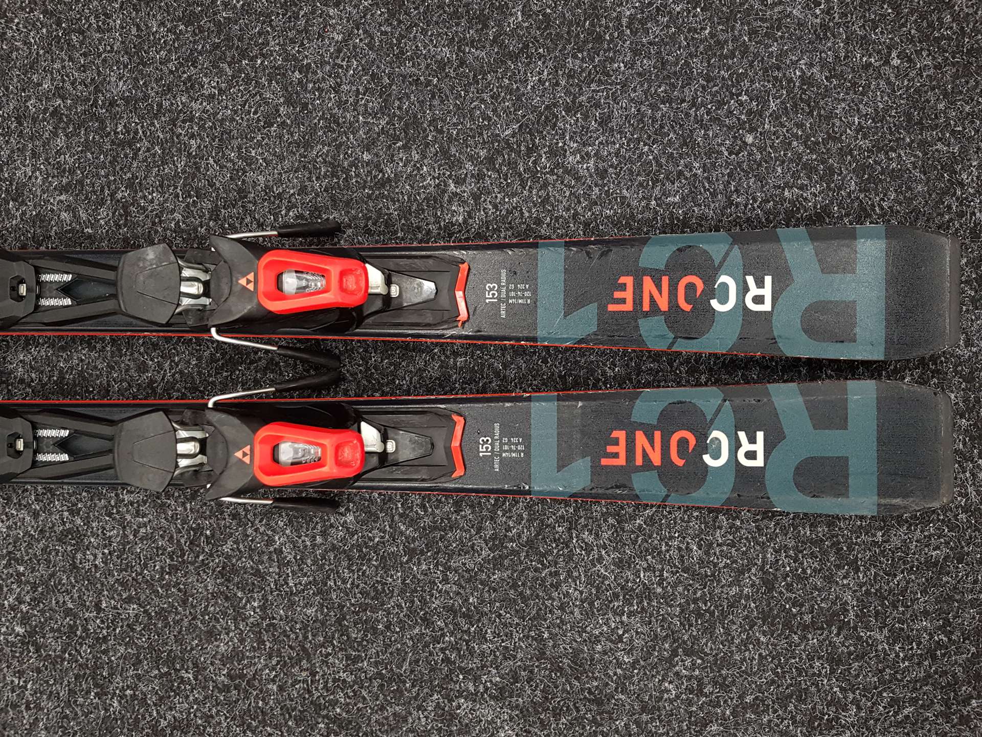 Gebrauchte FISCHER RC One F18 Ski + Fischer RS 11 Bindungen