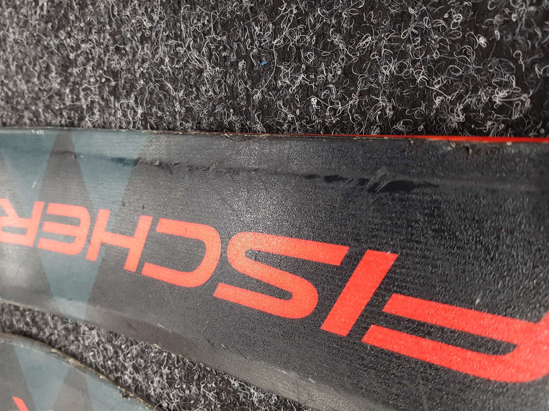 Gebrauchte FISCHER RC One F18 Ski + Fischer RS 11 Bindungen