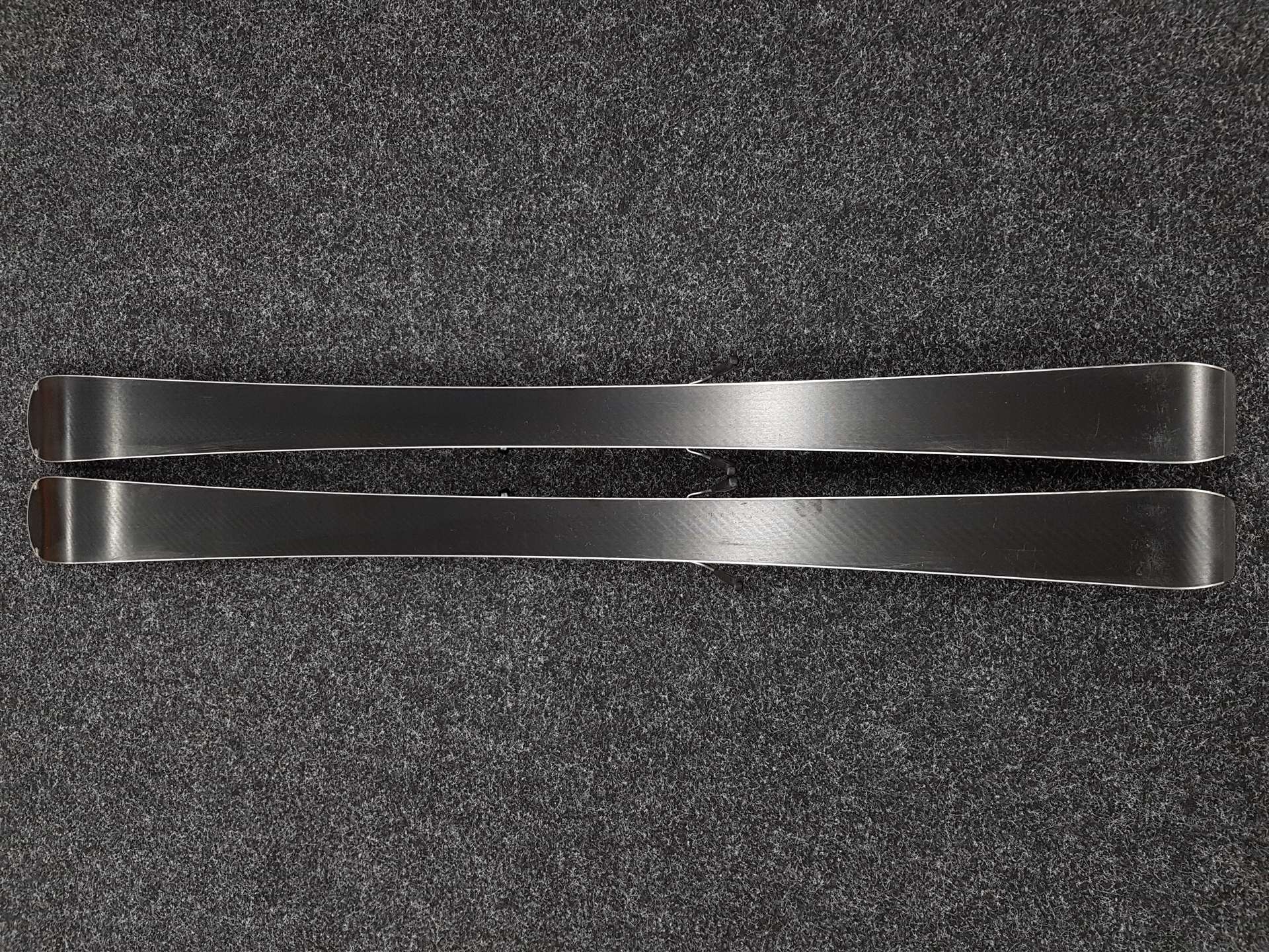 Gebrauchte FISCHER RC One F18 Ski + Fischer RS 11 Bindungen