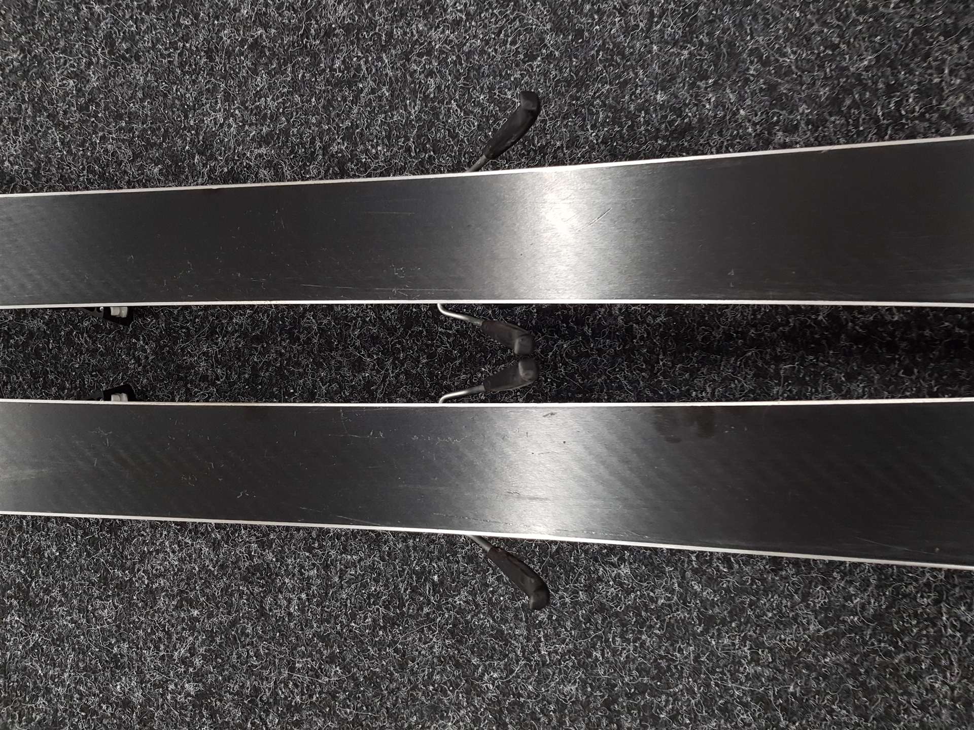 Gebrauchte FISCHER RC One F18 Ski + Fischer RS 11 Bindungen