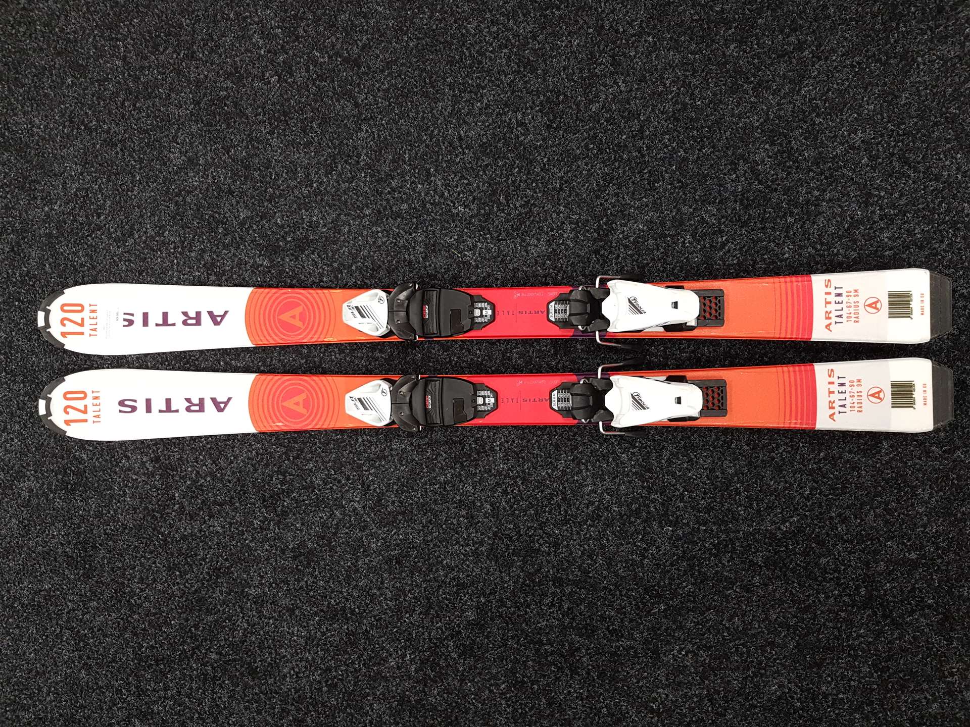 Gebrauchte ARTIS Talent Skier + Tyrolia SLR 4.5 AC Bindungen