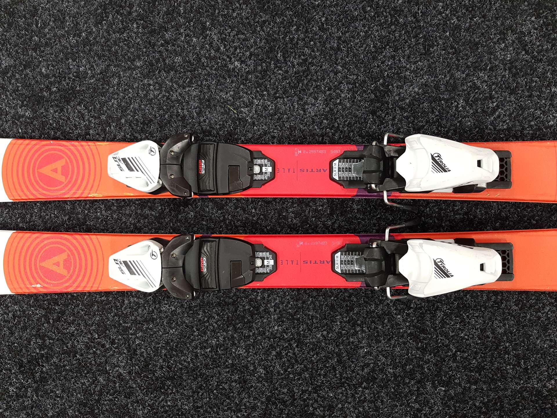 Gebrauchte ARTIS Talent Skier + Tyrolia SLR 4.5 AC Bindungen