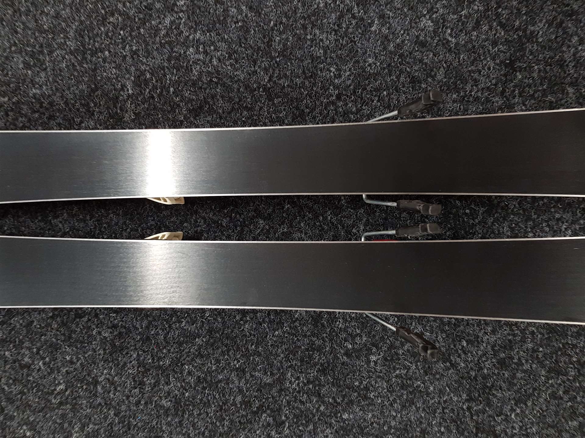 Použité lyže ATOMIC Redster Bend X + vázání Atomic XTE 4,5