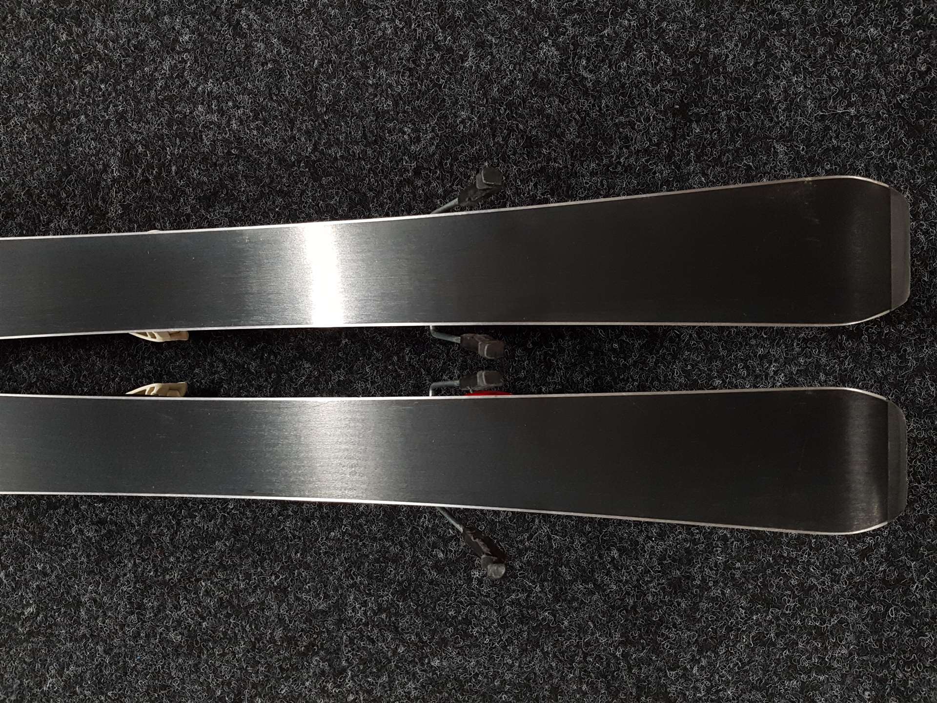 Použité lyže ATOMIC Redster Bend X + vázání Atomic XTE 4,5