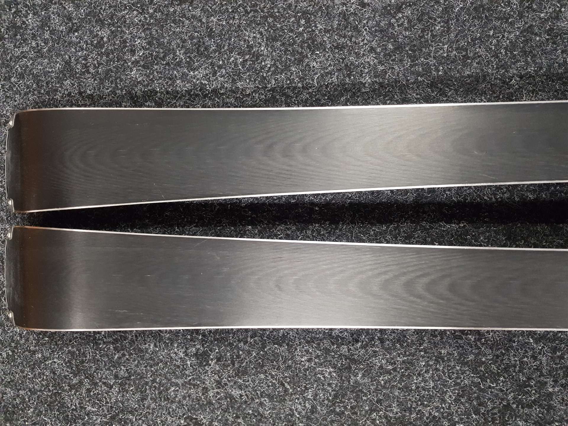 Używane narty ROSSIGNOL React RT + wiązania Look Xpress 11