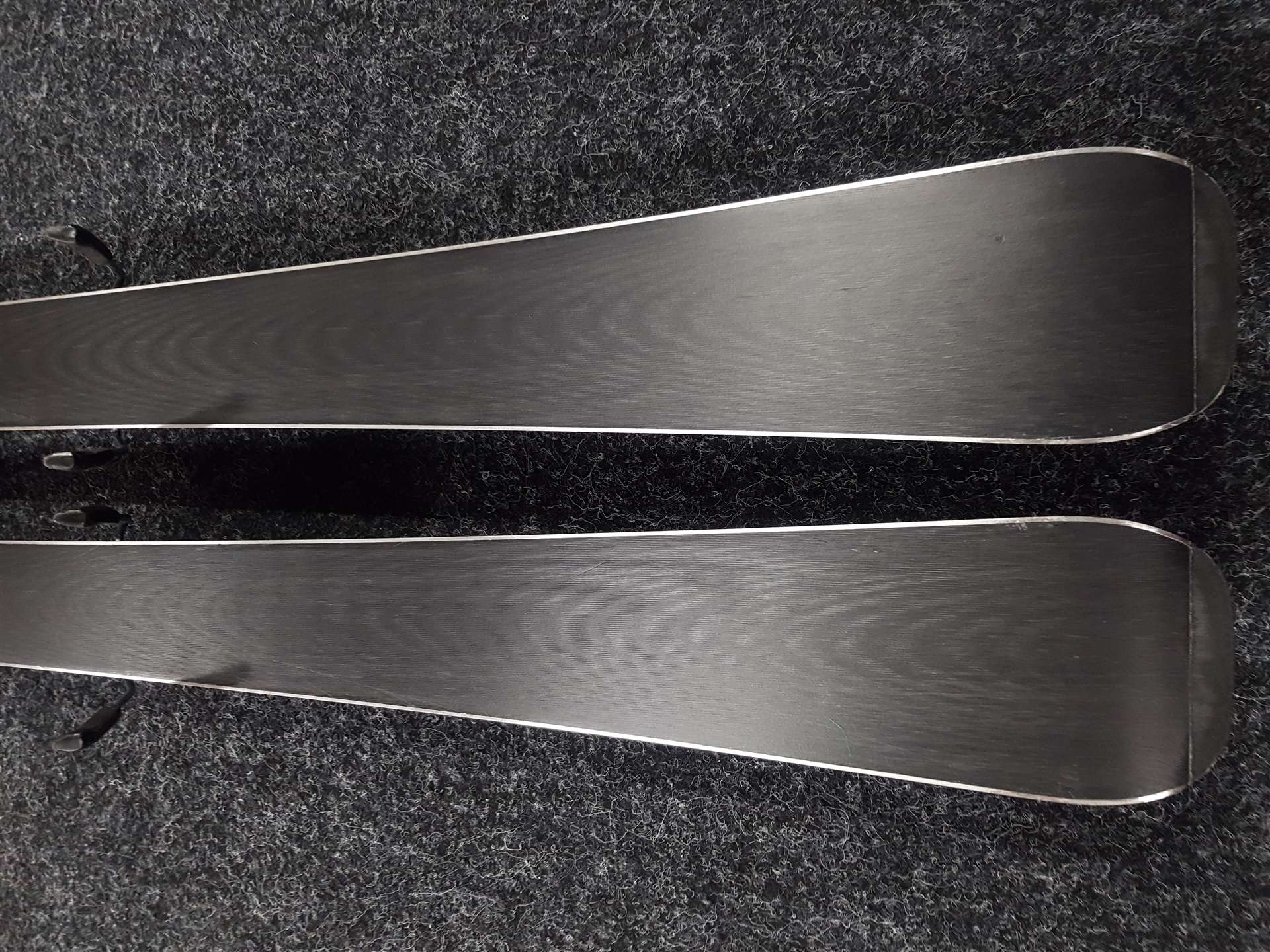 Używane narty ROSSIGNOL React RT + wiązania Look Xpress 11