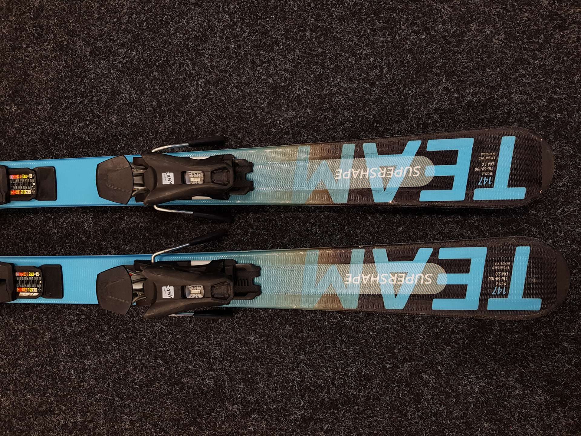 Sci HEAD SUPERSHAPE usati + attacchi Tyrolia JRS 7.5 CA