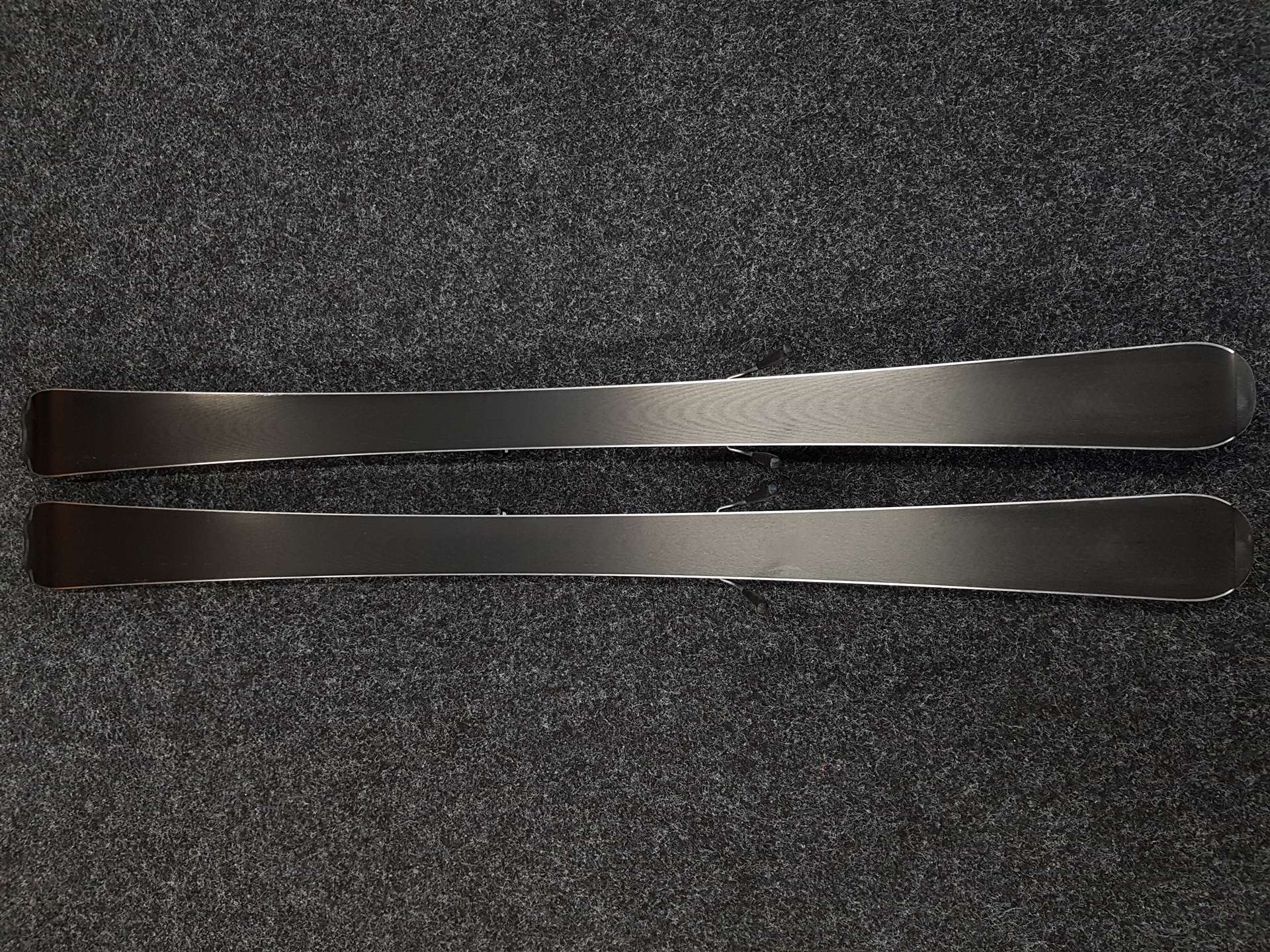 Sci HEAD SUPERSHAPE usati + attacchi Tyrolia JRS 7.5 CA