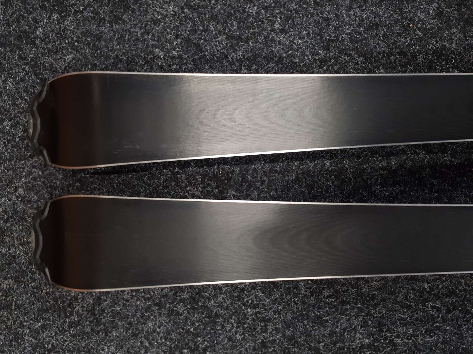 Sci HEAD SUPERSHAPE usati + attacchi Tyrolia JRS 7.5 CA