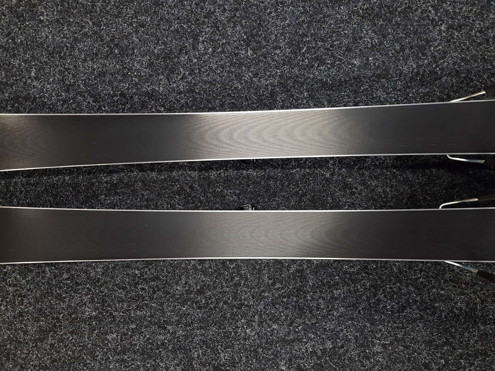 Sci HEAD SUPERSHAPE usati + attacchi Tyrolia JRS 7.5 CA