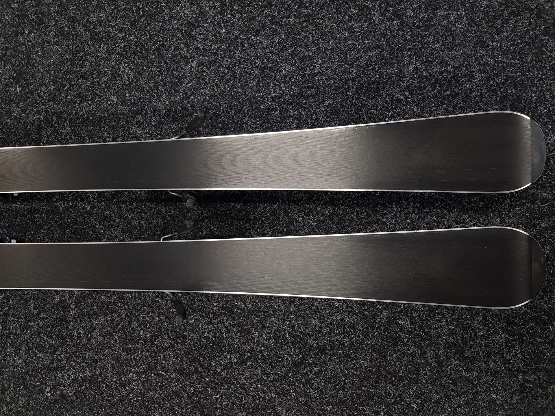 Sci HEAD SUPERSHAPE usati + attacchi Tyrolia JRS 7.5 CA