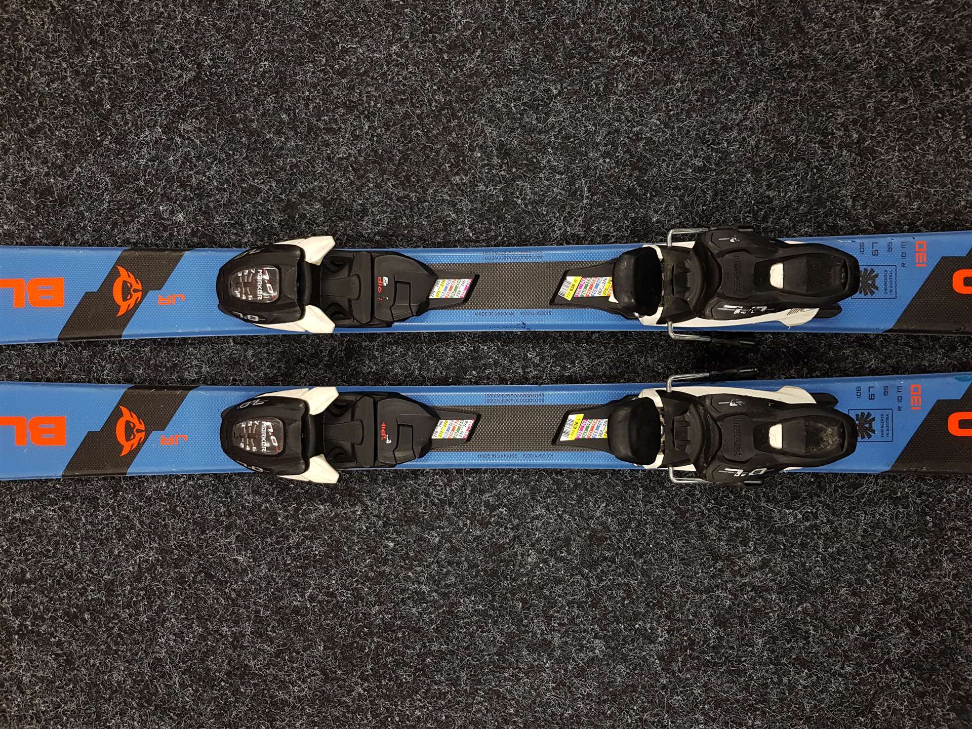 Esquís infantiles usados BLIZZARD Firebird + fijaciones Marker 7.0