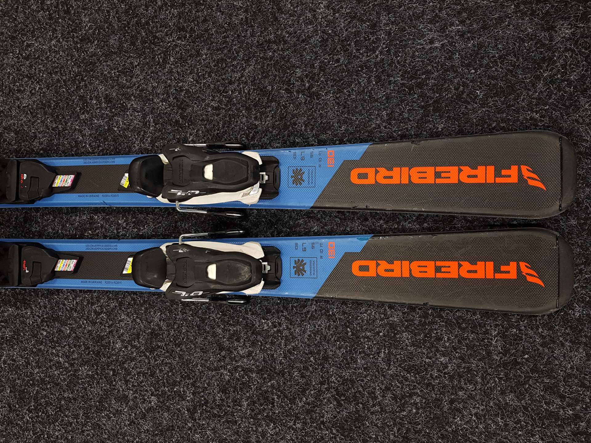 Esquís infantiles usados BLIZZARD Firebird + fijaciones Marker 7.0