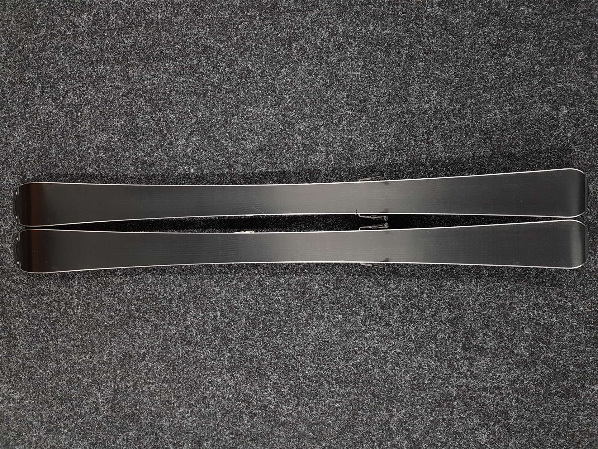 Esquís infantiles usados BLIZZARD Firebird + fijaciones Marker 7.0