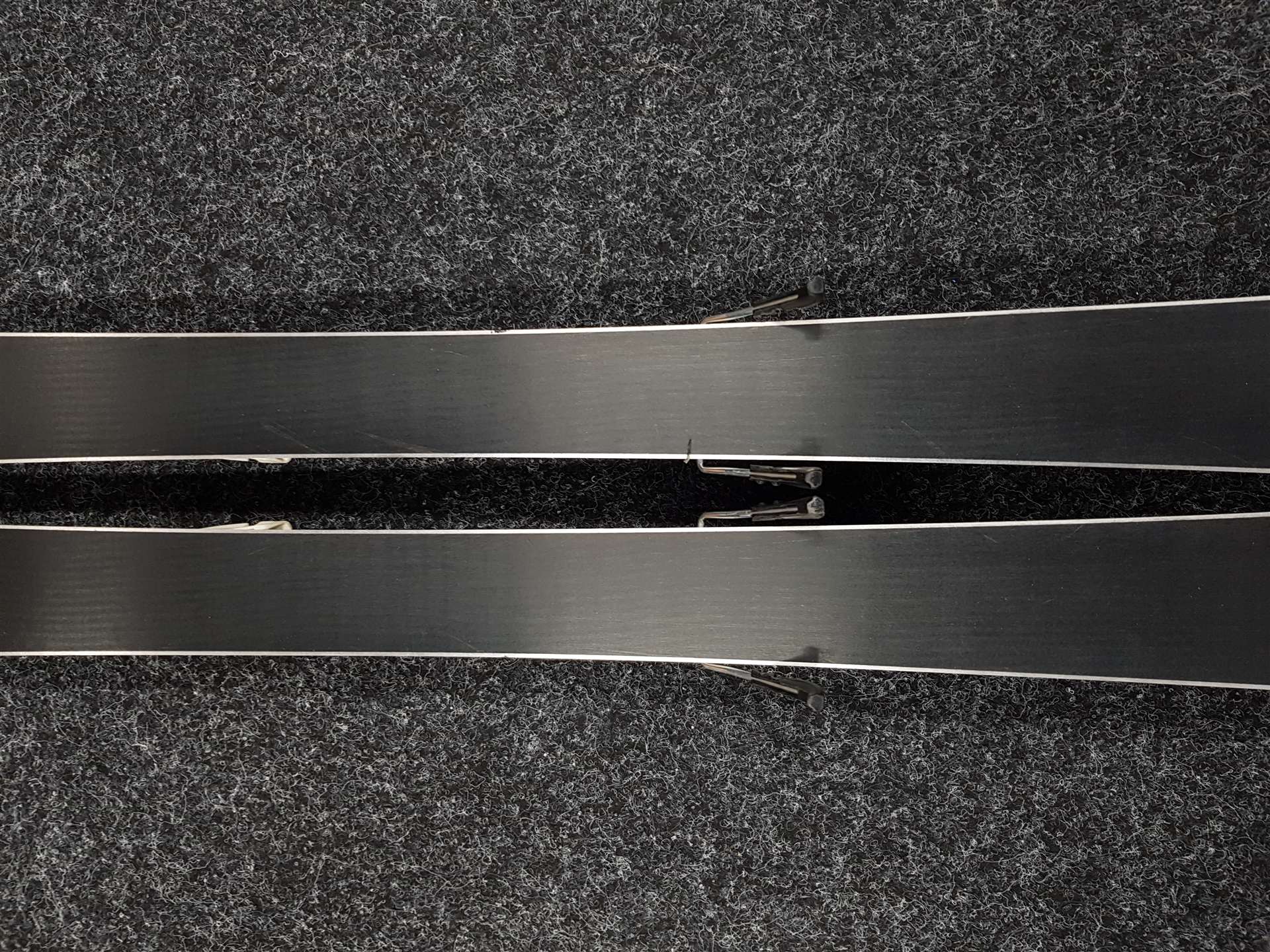 Esquís infantiles usados BLIZZARD Firebird + fijaciones Marker 7.0