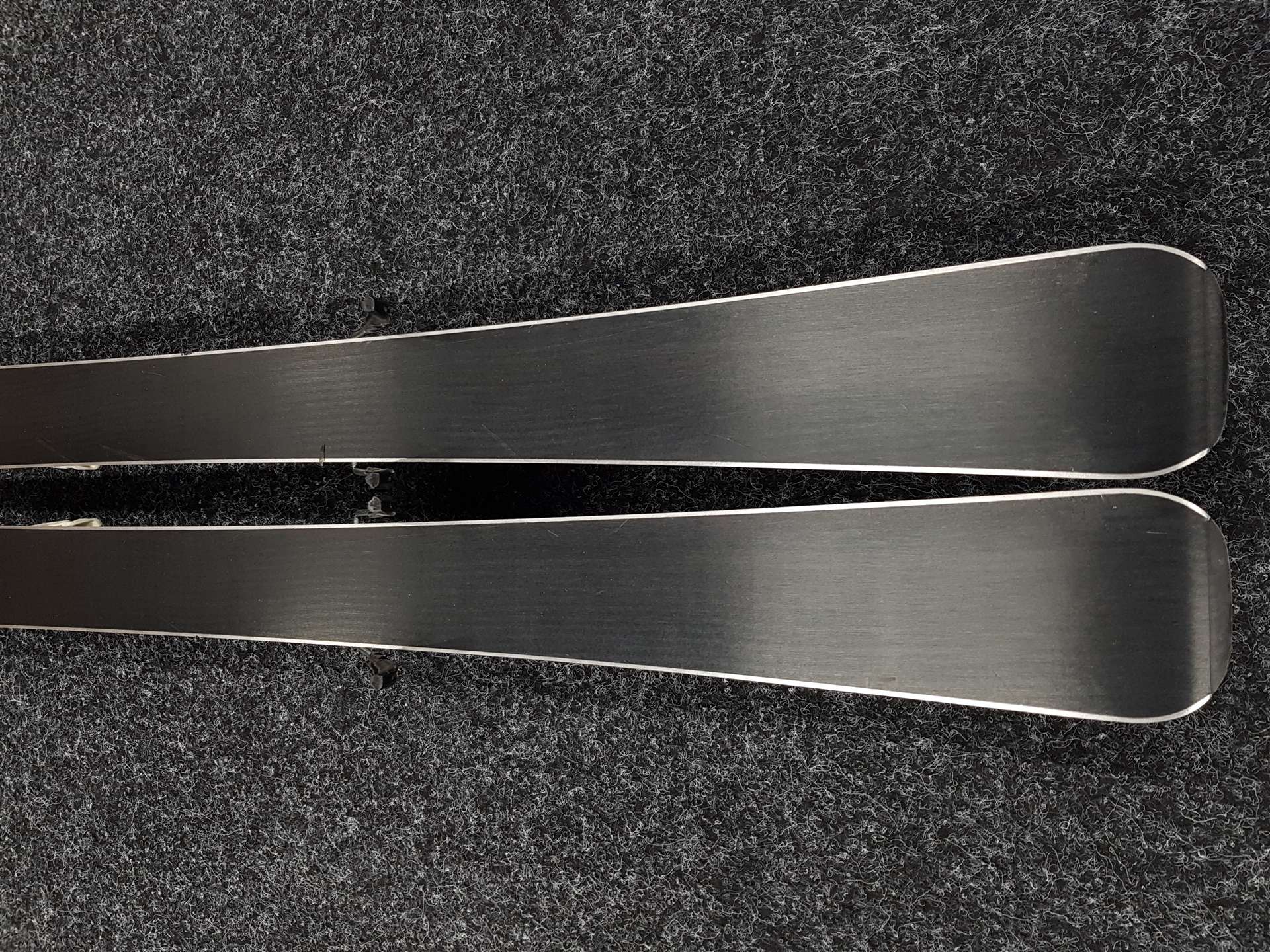 Esquís infantiles usados BLIZZARD Firebird + fijaciones Marker 7.0