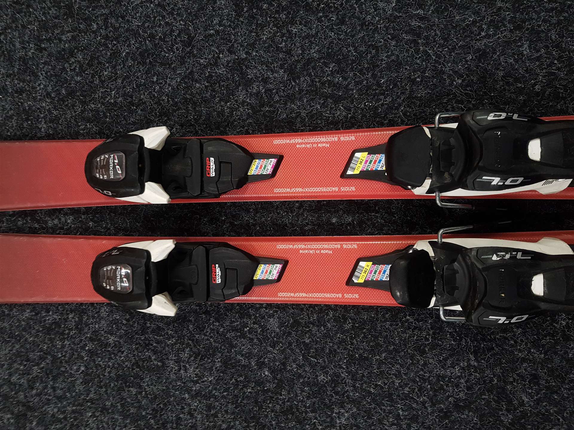 Skis enfant d'occasion BLIZZARD Brahma JR + fixations Marker 7.0