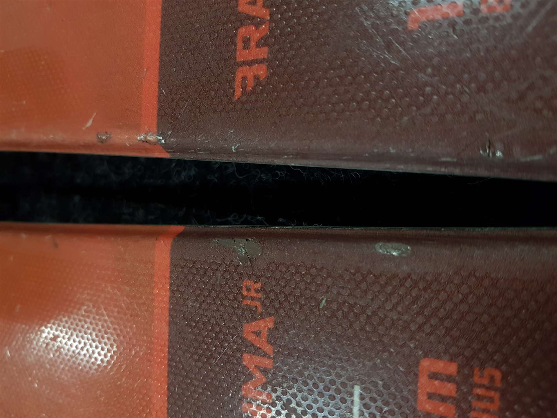 Skis enfant d'occasion BLIZZARD Brahma JR + fixations Marker 7.0