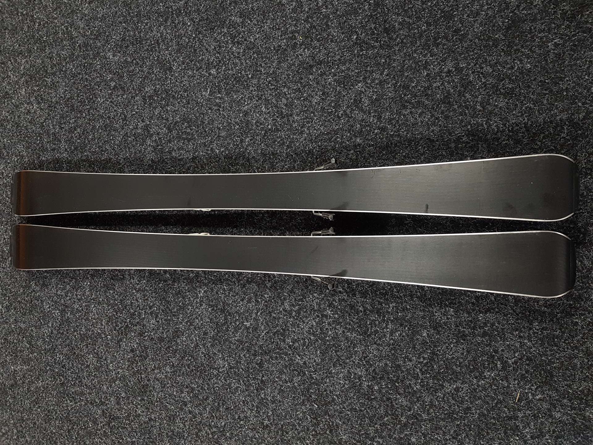 Skis enfant d'occasion BLIZZARD Brahma JR + fixations Marker 7.0