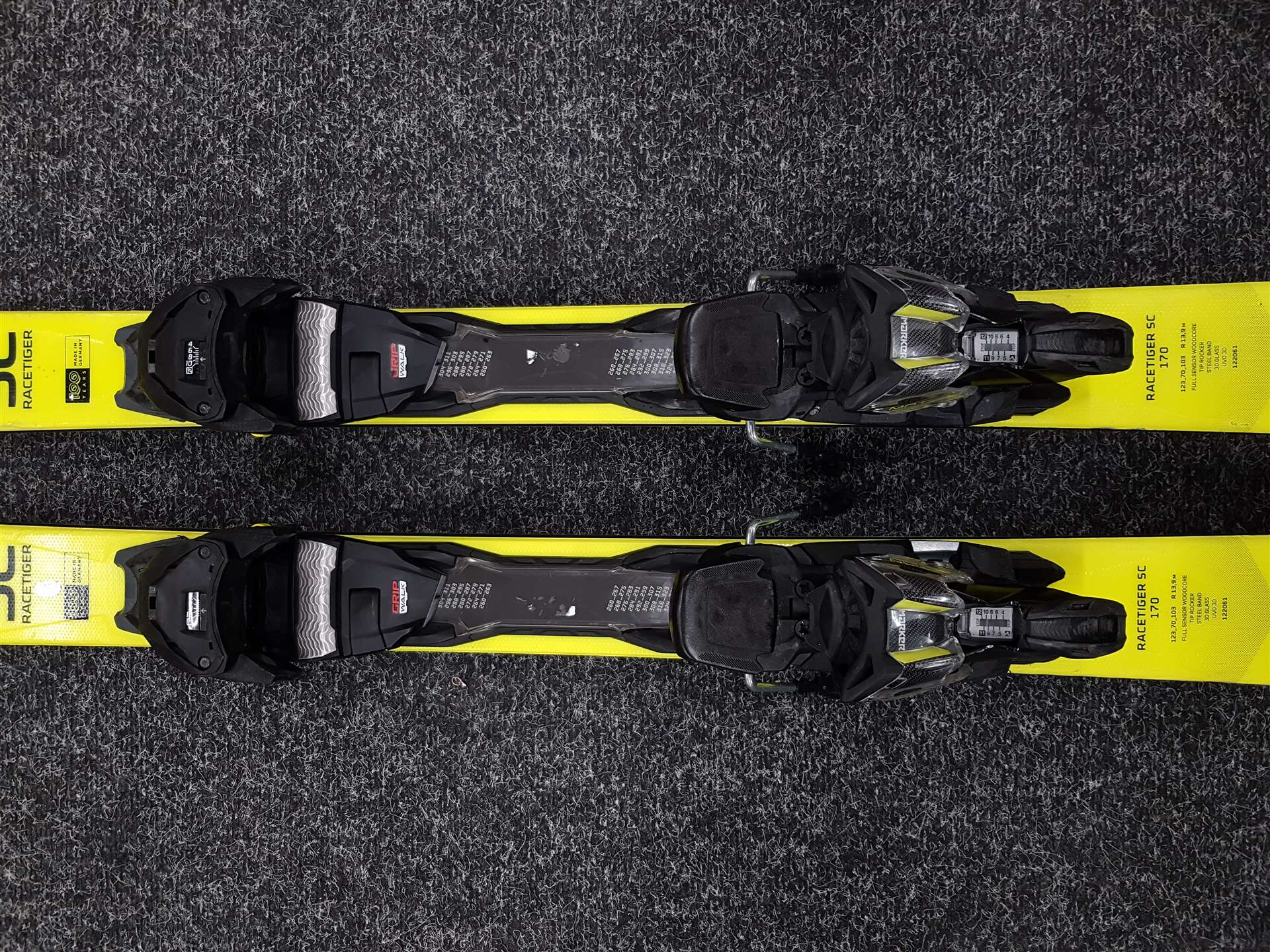 Schiuri Volkl Racetiger SC folosite