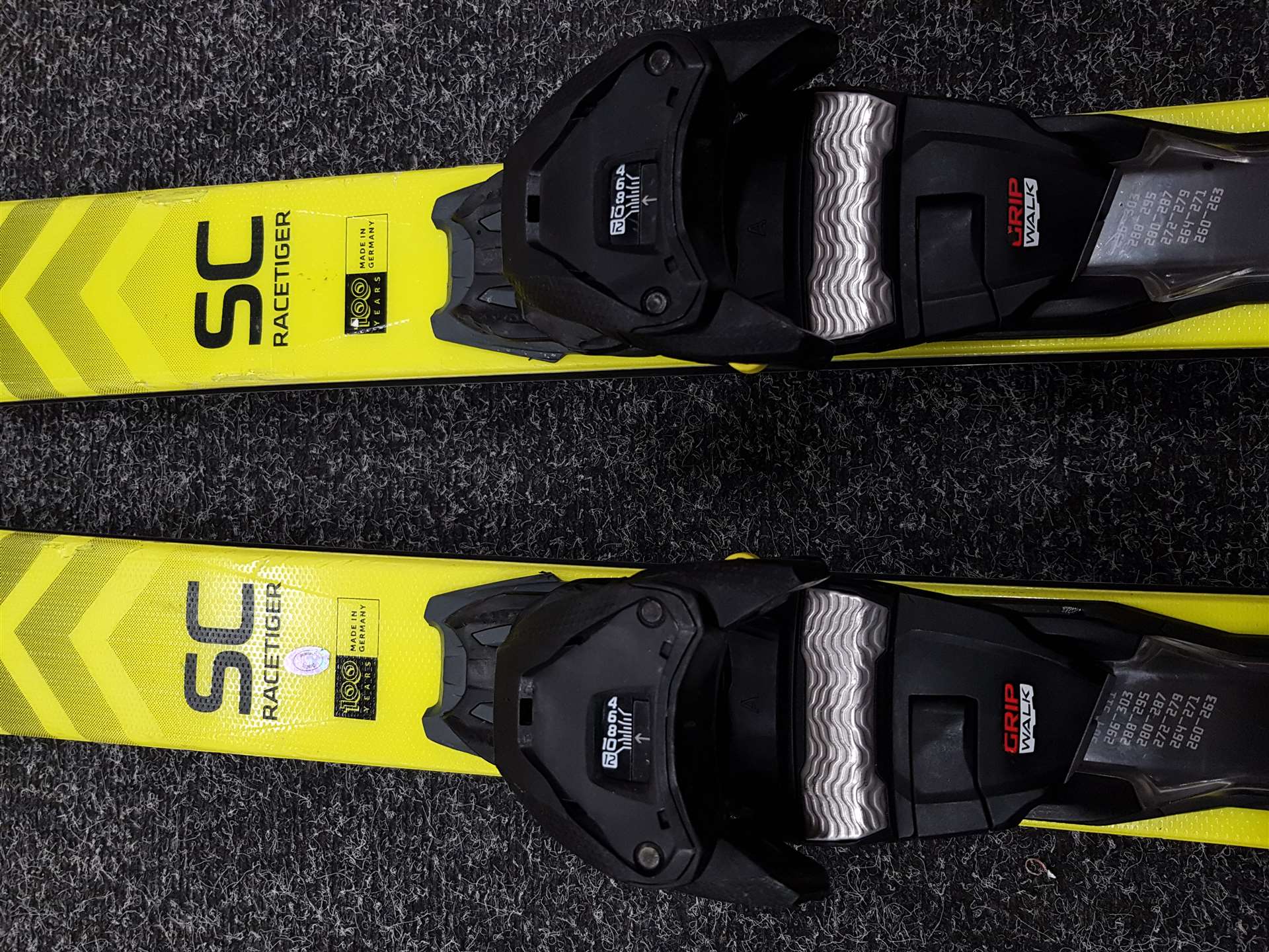 Schiuri Volkl Racetiger SC folosite
