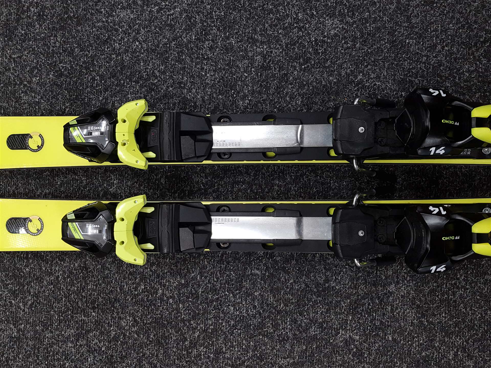 Použité lyže HEAD e-RACE PRO