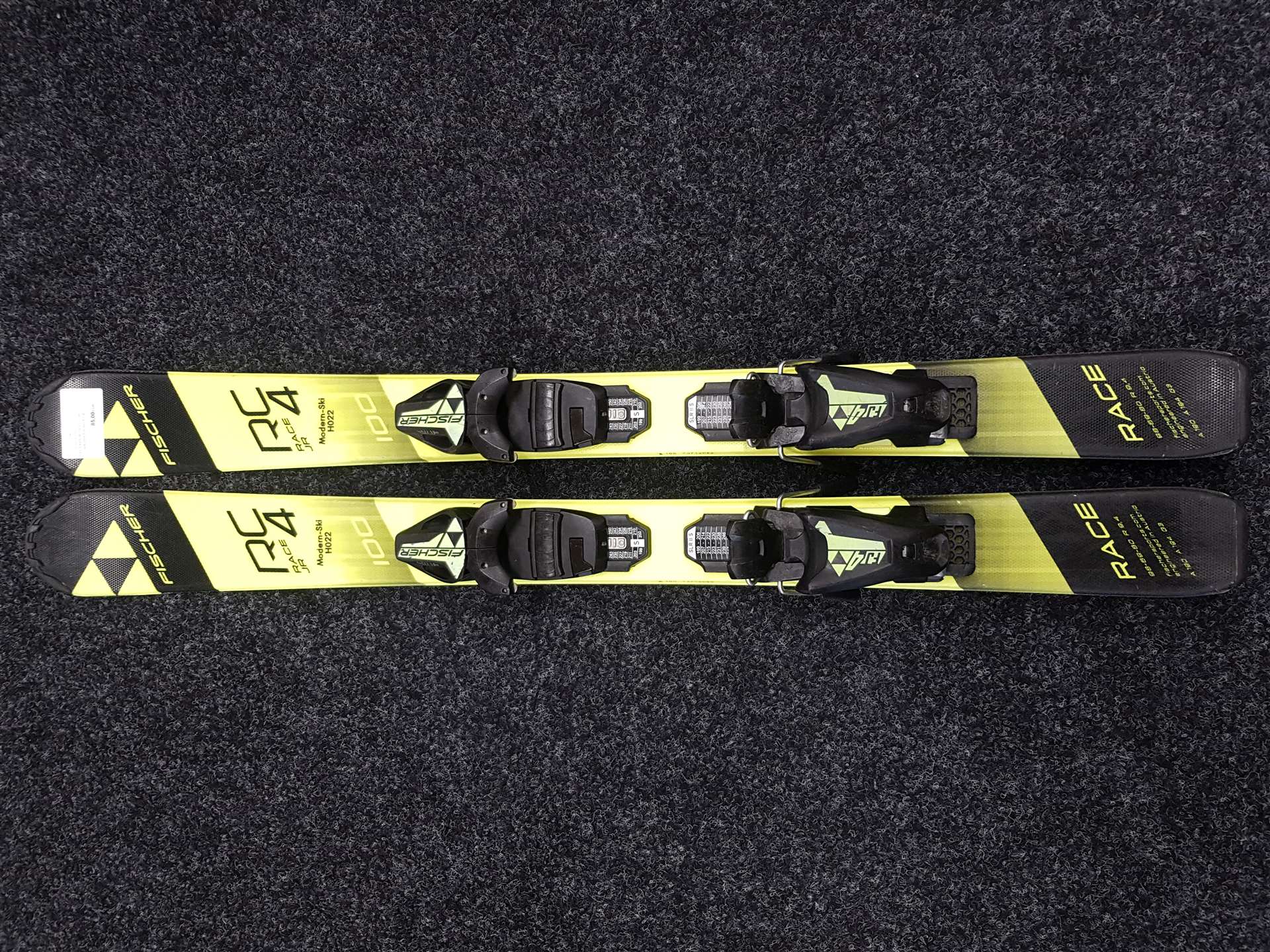 Rabljene dječje skije FISCHER RC 4 Race JR + vezovi Fischer FJ 4