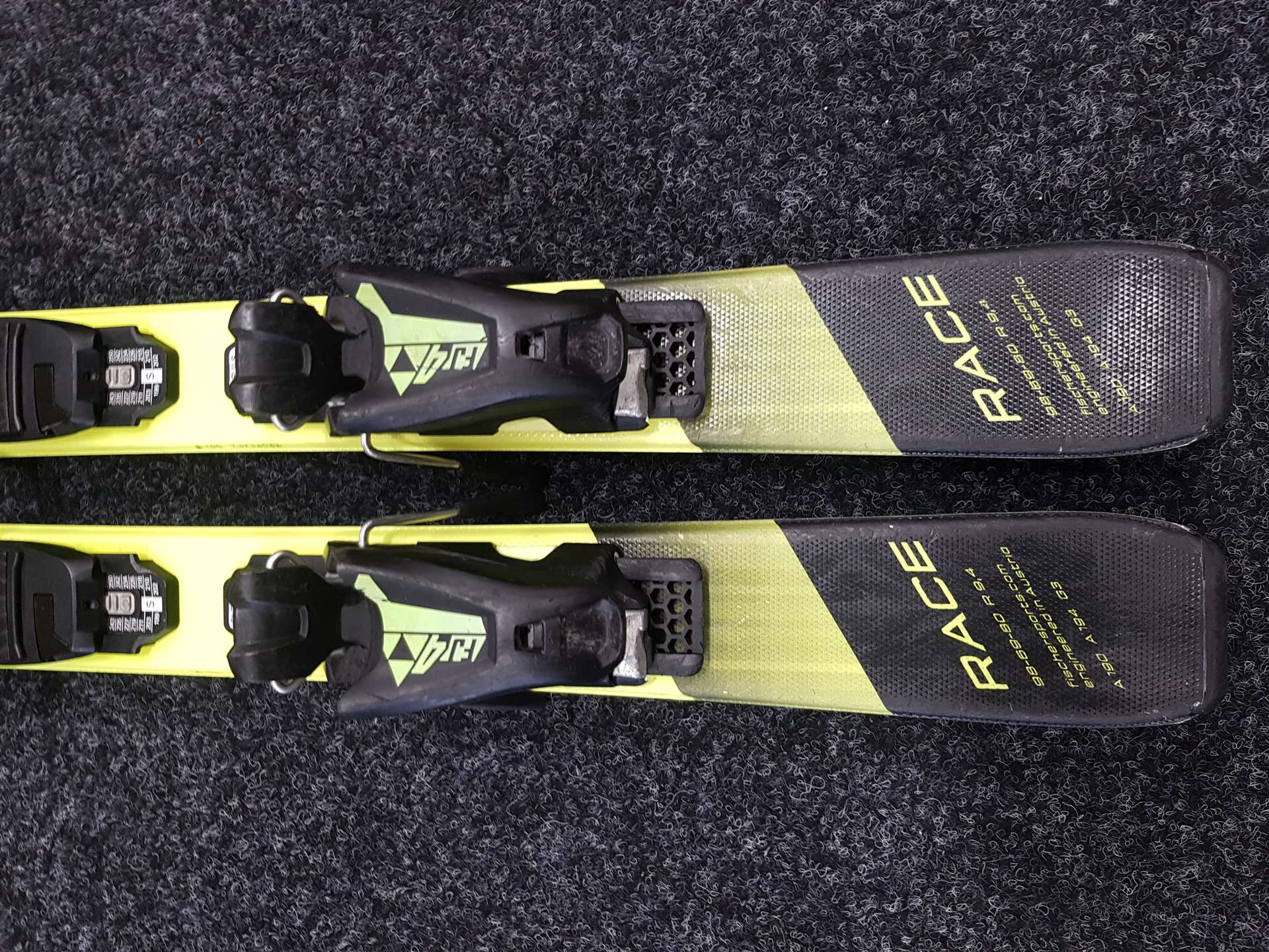 Rabljene dječje skije FISCHER RC 4 Race JR + vezovi Fischer FJ 4